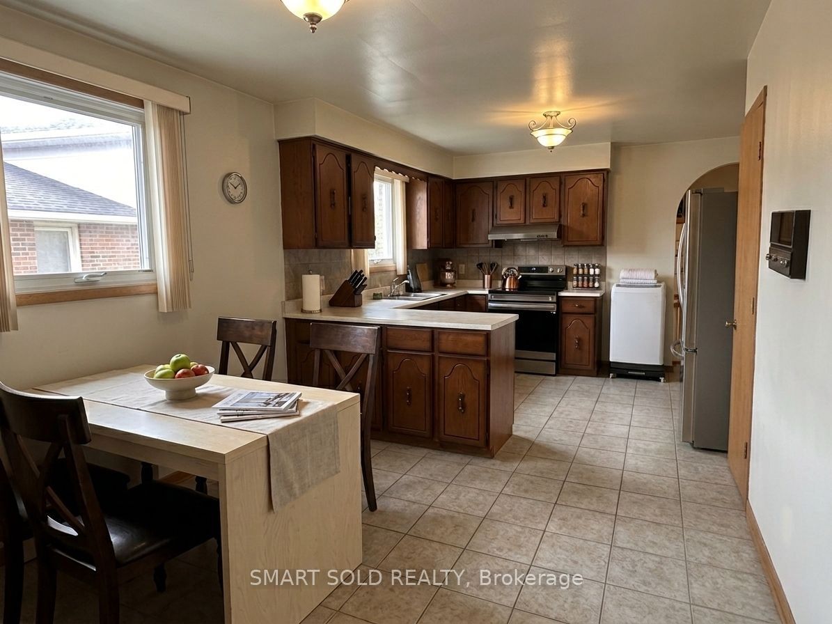 243 Shawnee Circle, North York 5