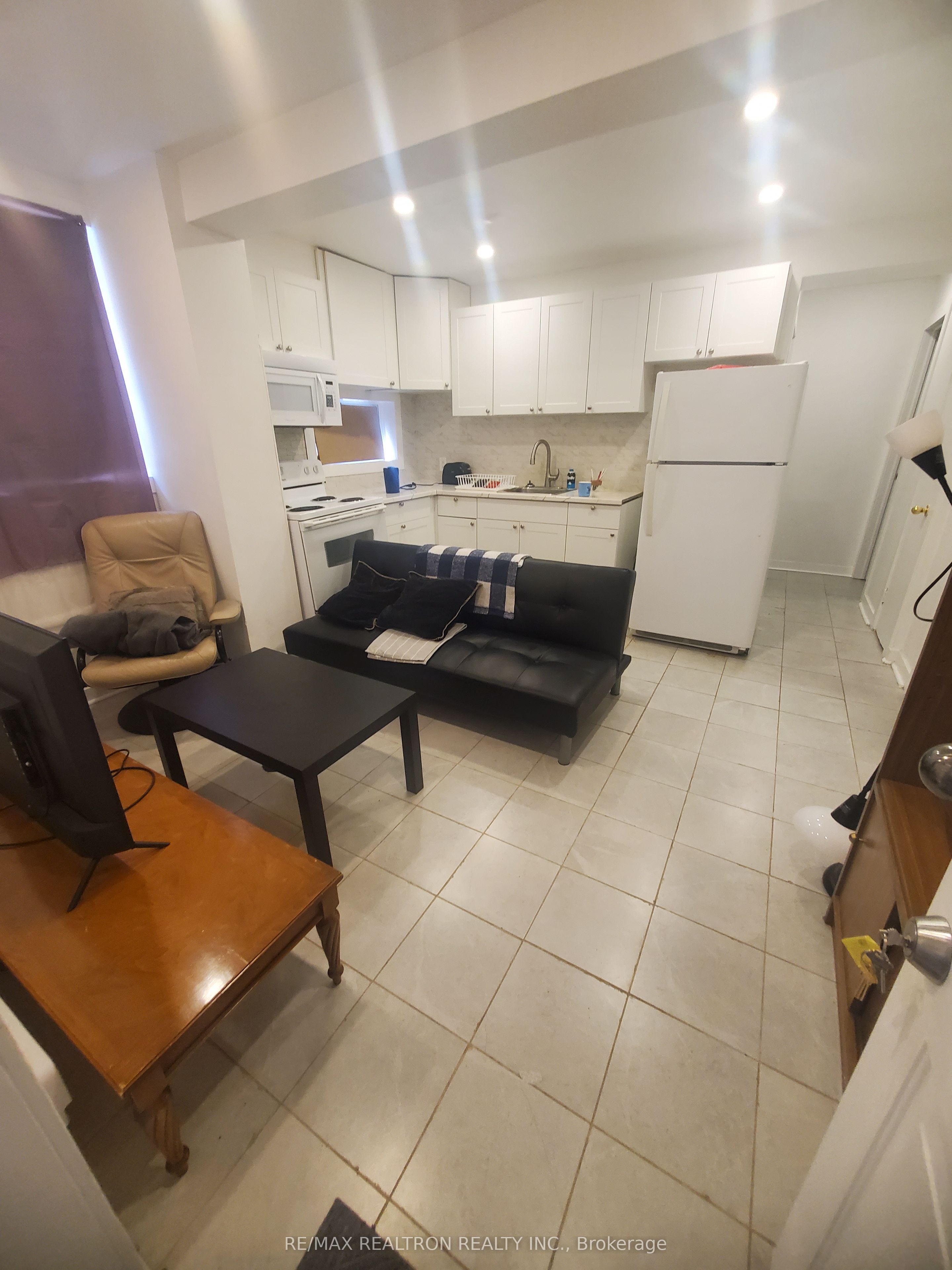 Unit 1 - 234 Wilmington Avenue, North York 5
