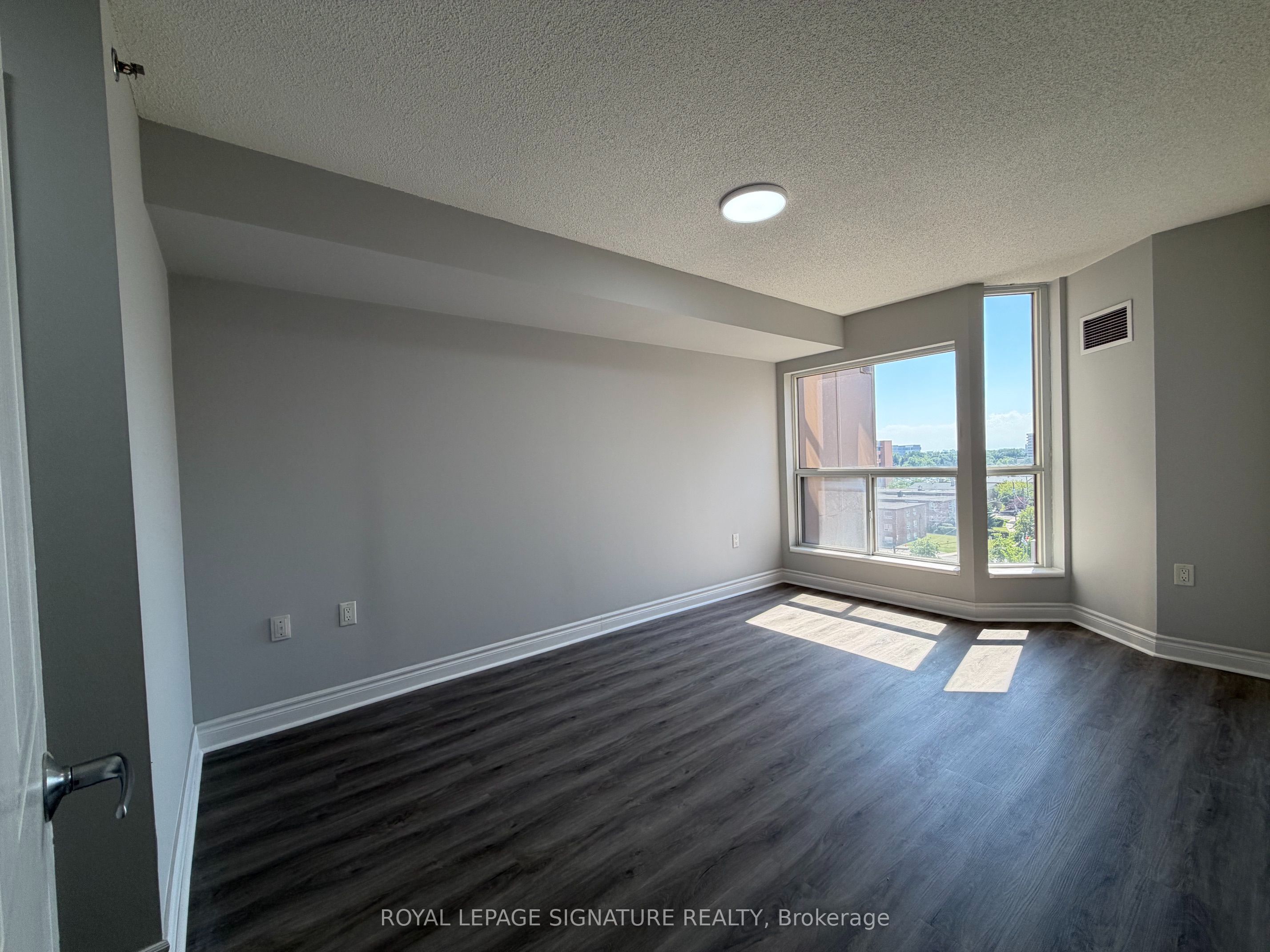 Unit 816 - 2 Neptune Drive, North York 3