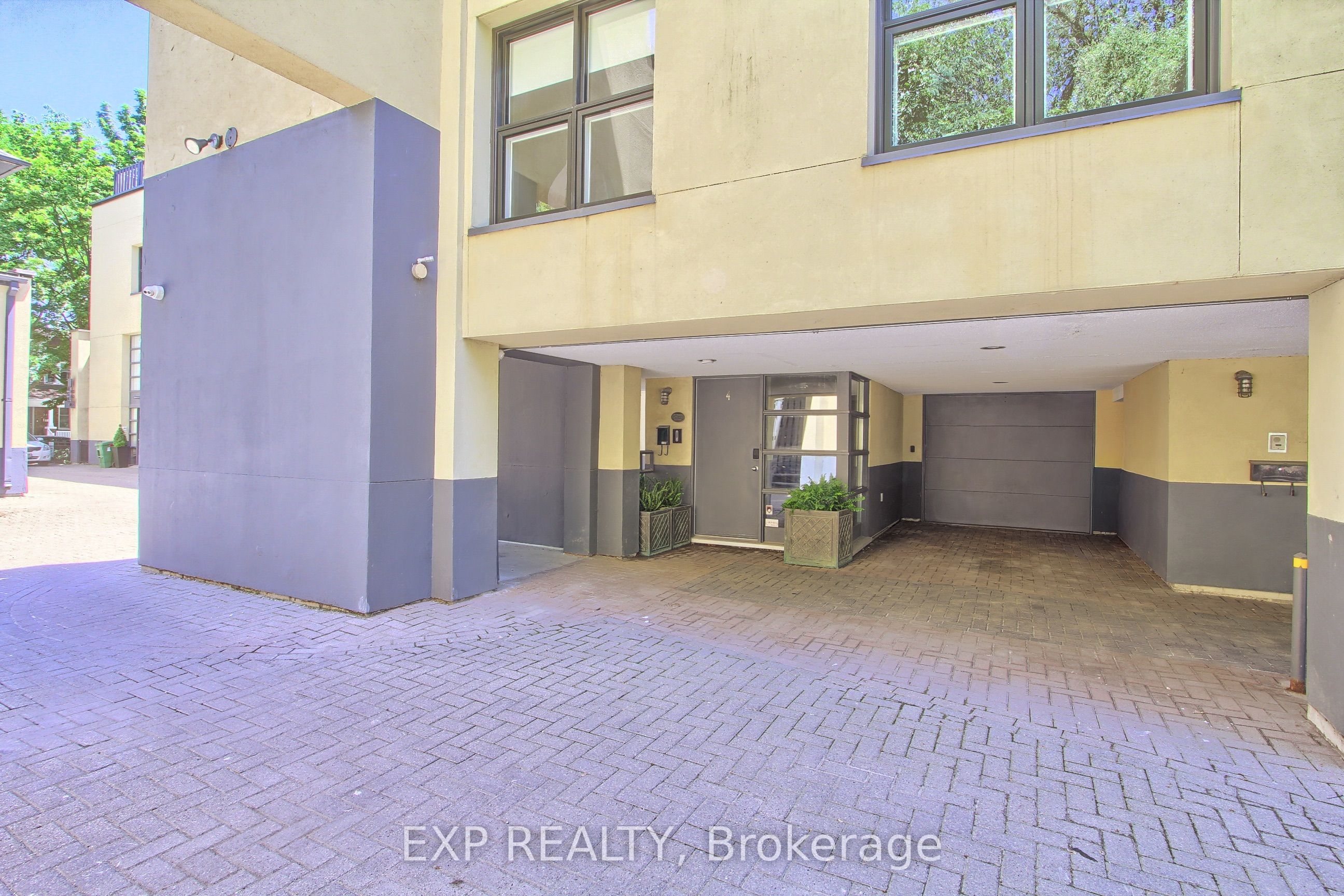 Unit 4 - 306 Sackville Street, Toronto 2