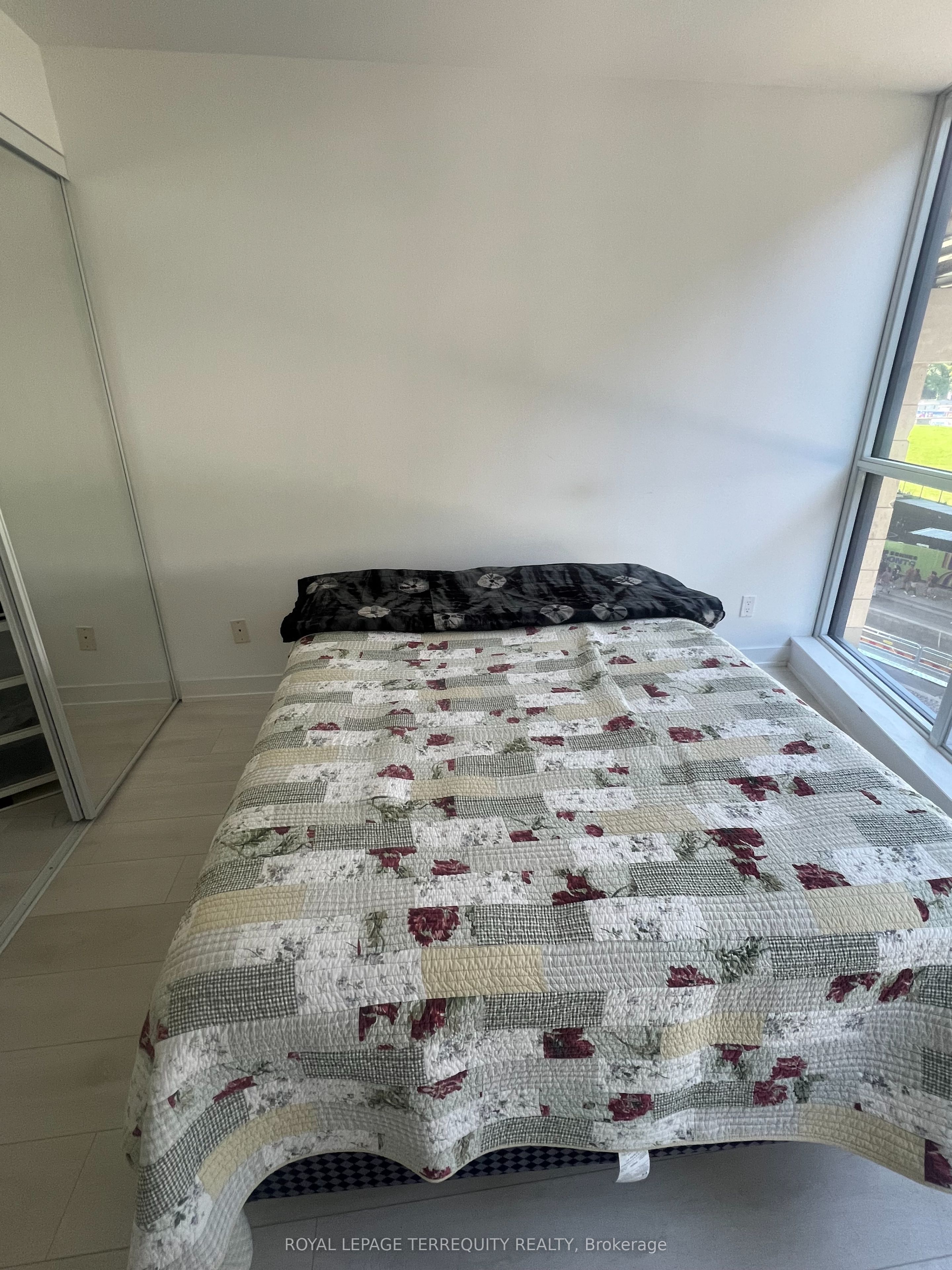 Unit 532 - 50 Bruyeres Mews, Toronto 3