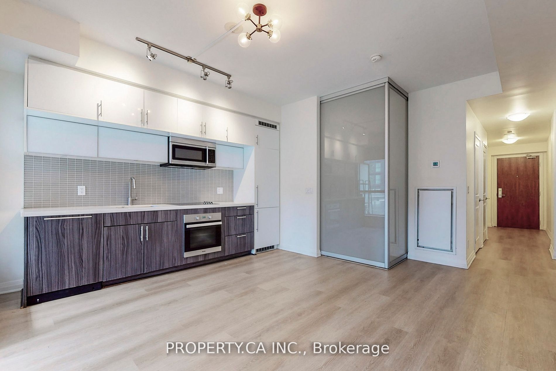 Unit 710 - 8 Mercer Street, Toronto 4