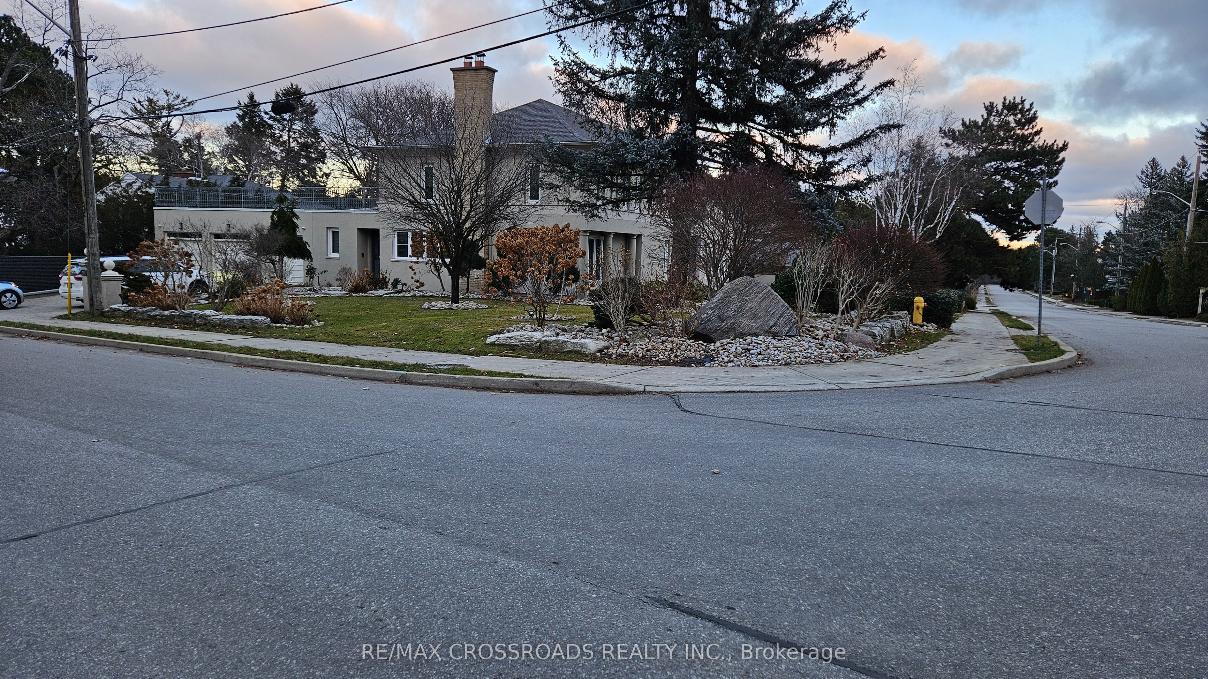 200 The Bridle Path, North York 2