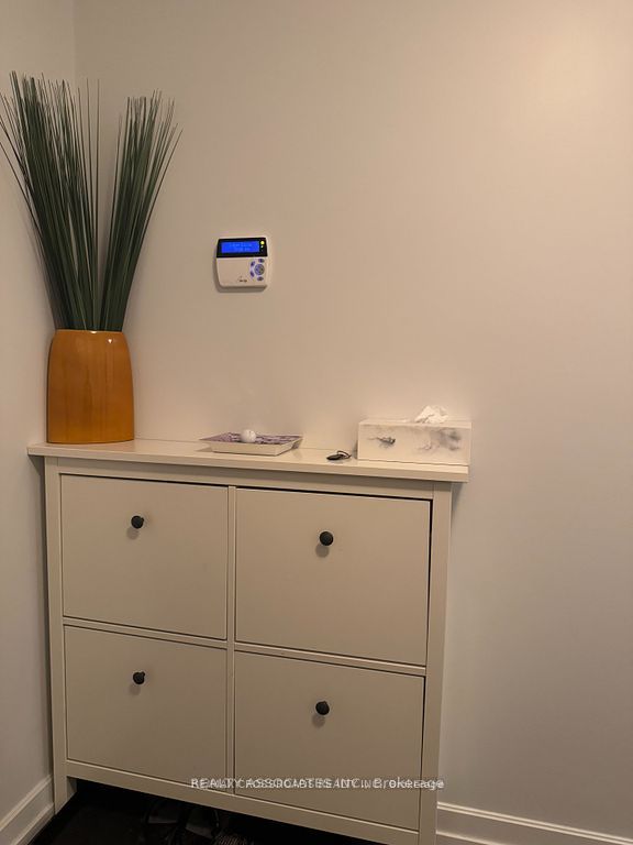 Unit 510 - 377 Madison Avenue, Toronto 5