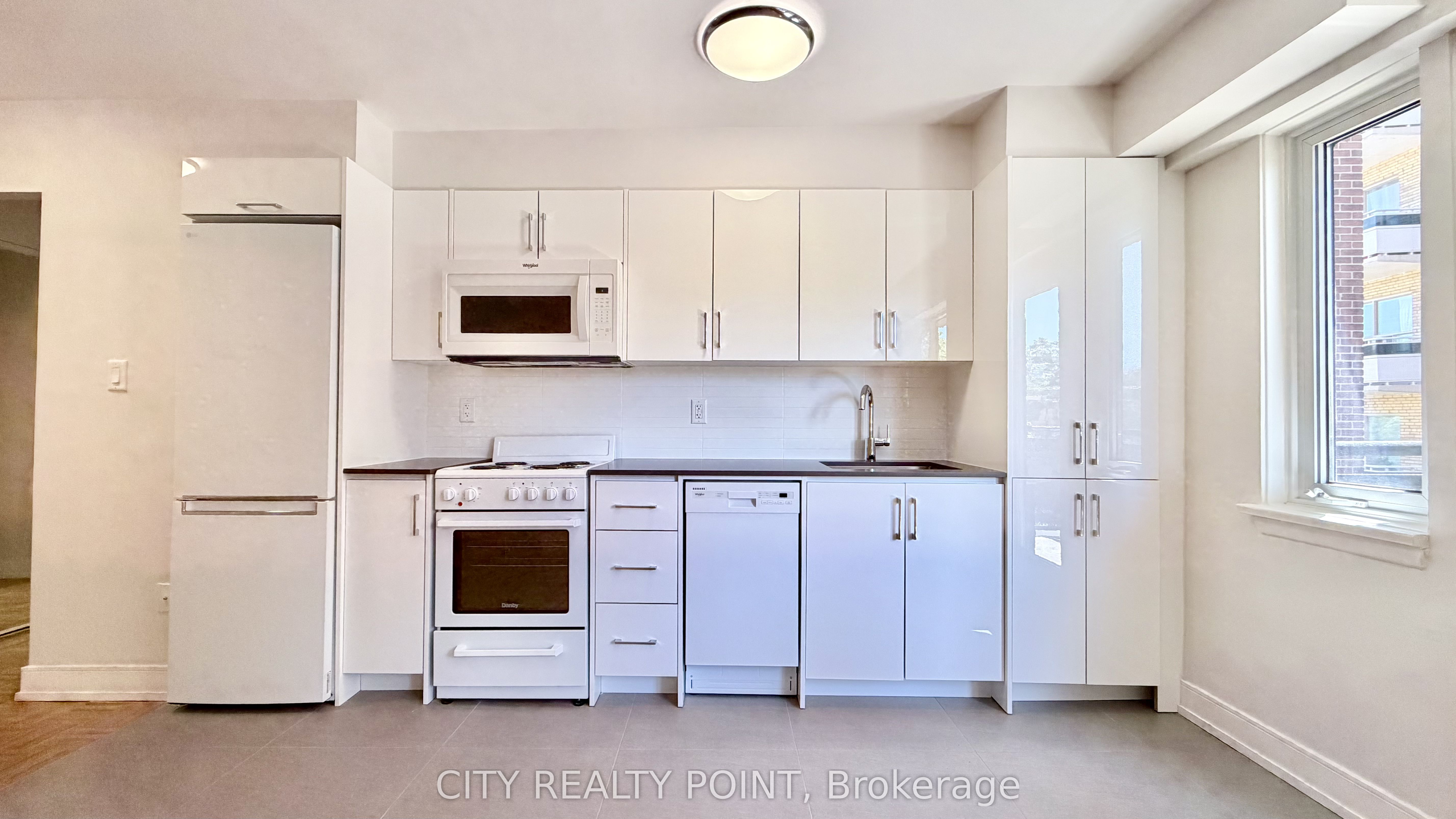 Unit 407 - 95 Lawton Boulevard, Toronto 5