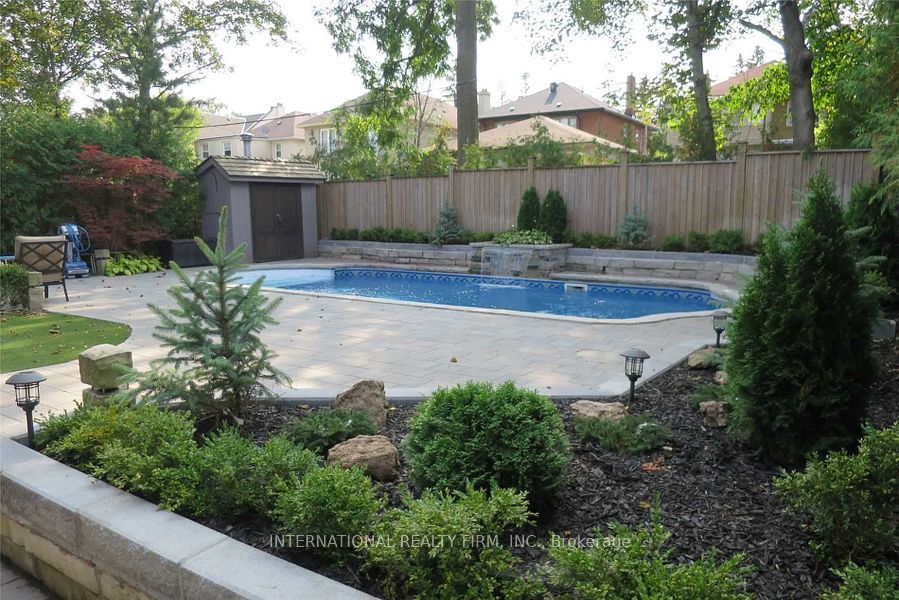 76 De Vere Gardens, Toronto 4