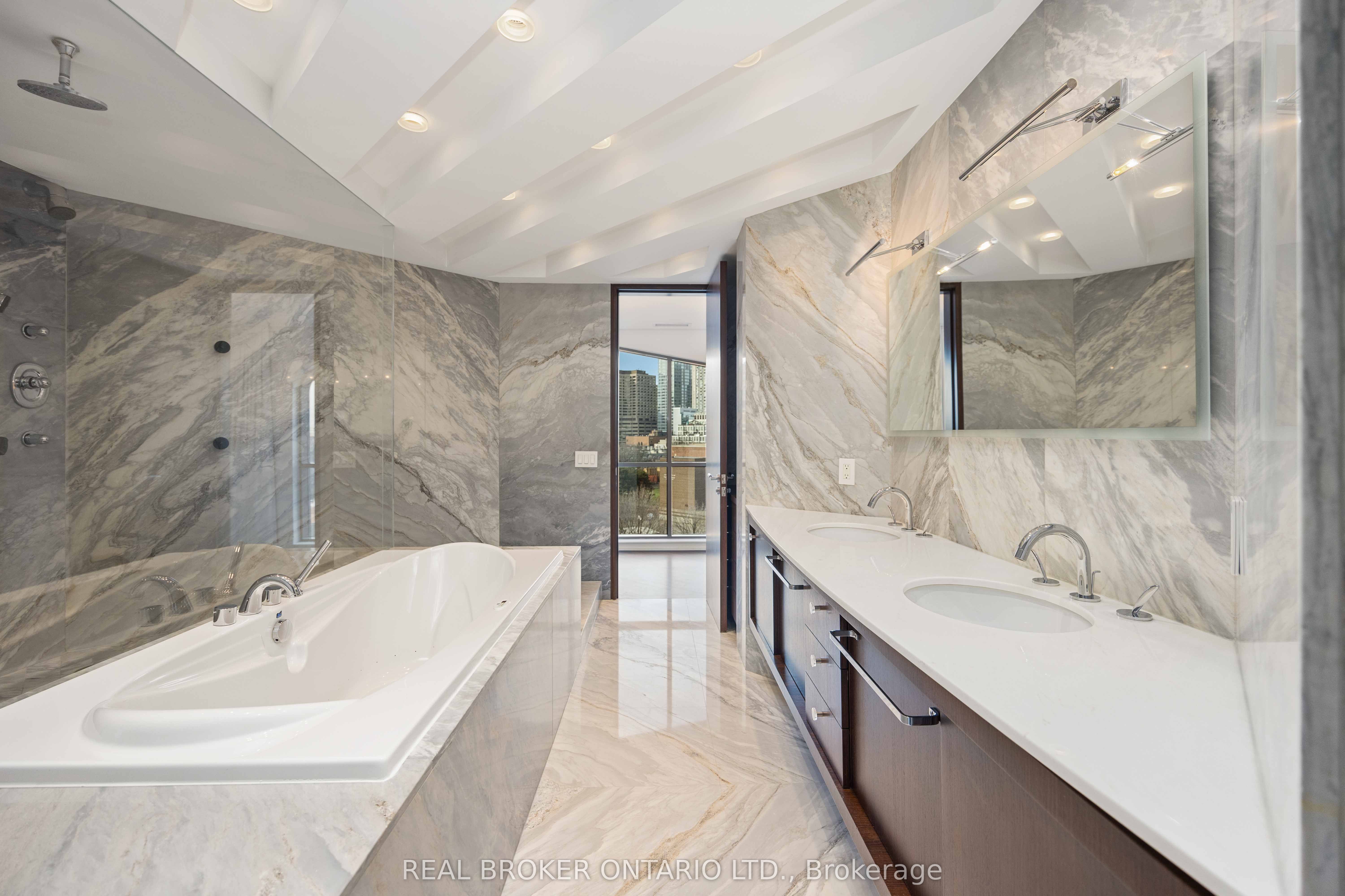 Unit 701 - 3 McAlpine Street, Toronto 4