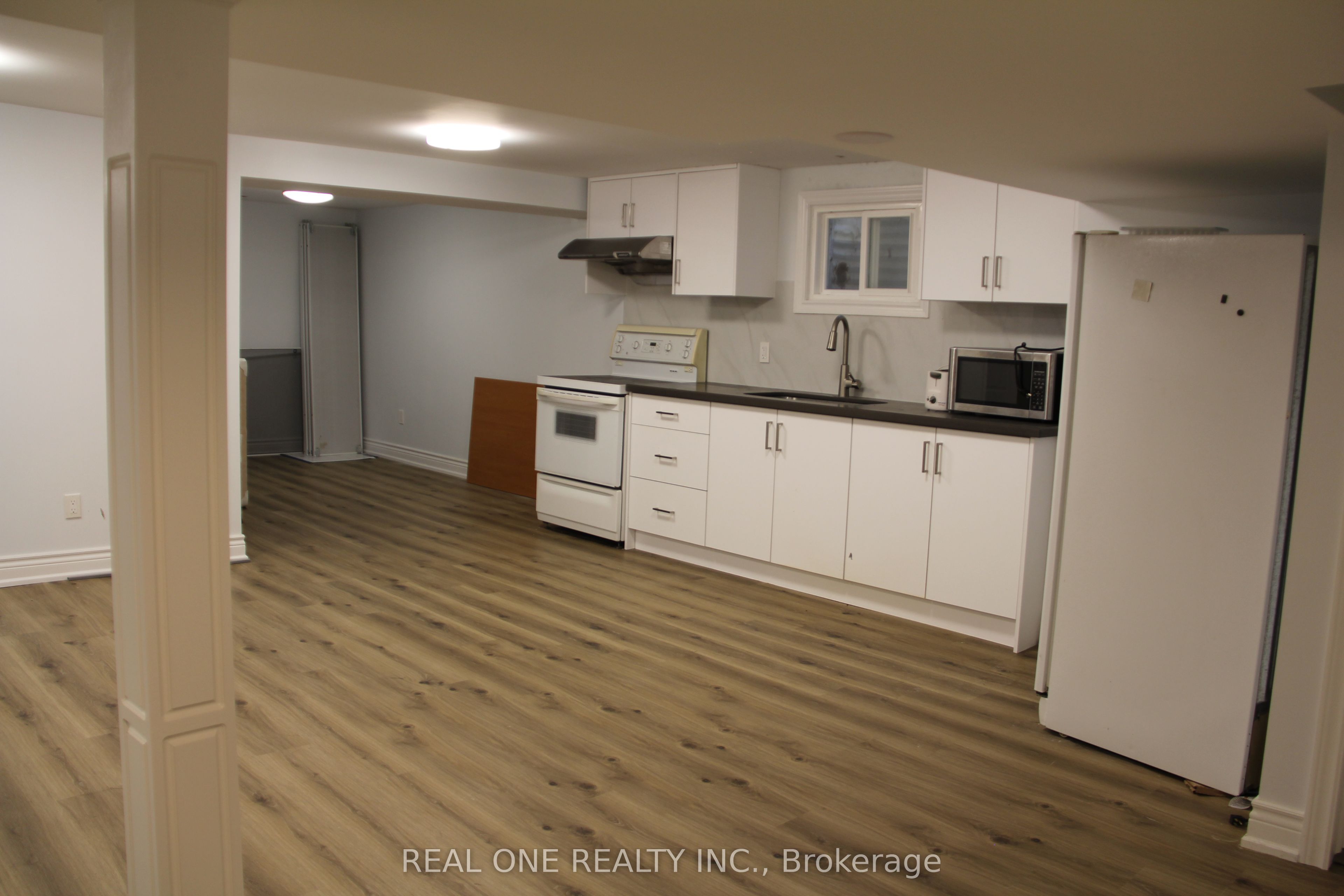 243 Kingslake Road, North York 5