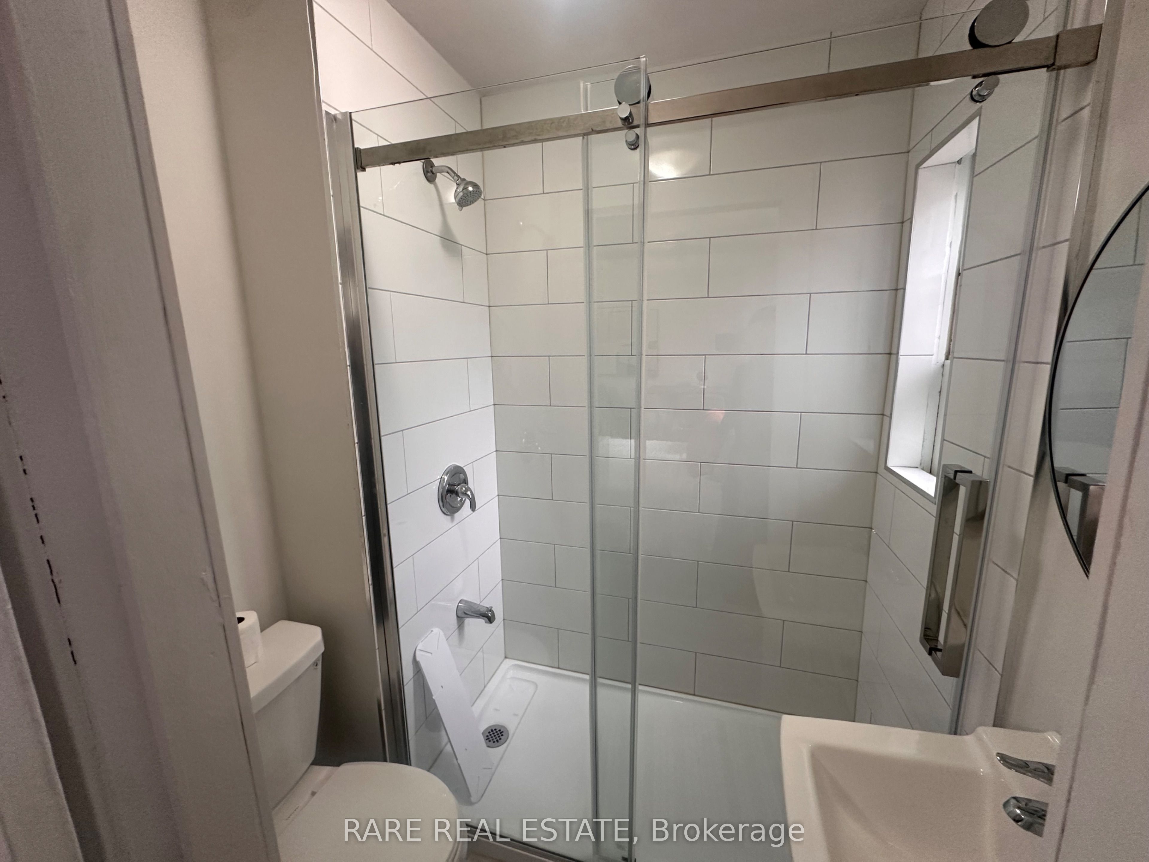 Unit 14 - 130 Macpherson Avenue, Toronto 4