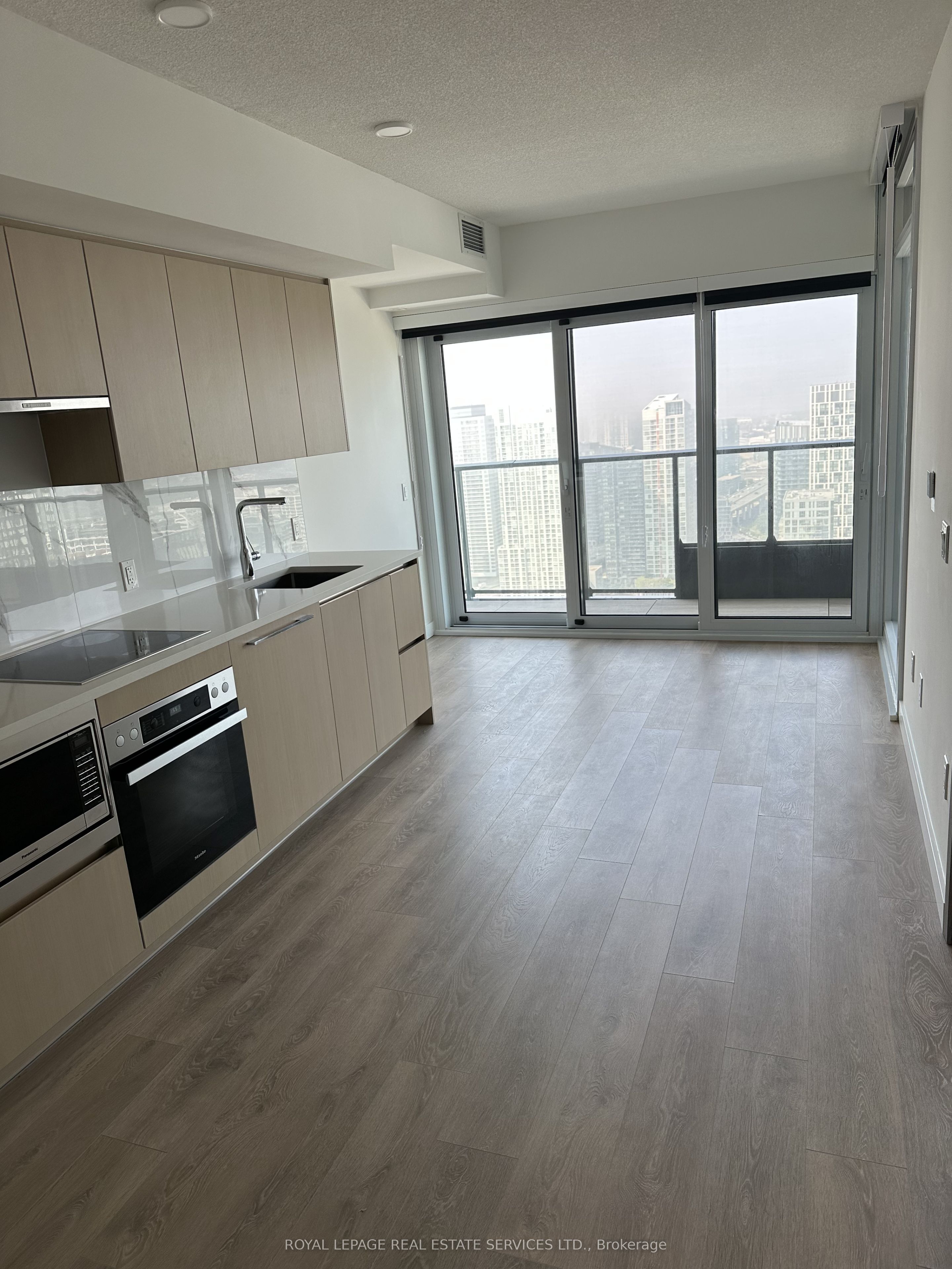 Unit 4615 B - 3 Concord Cityplace Way, Toronto 2
