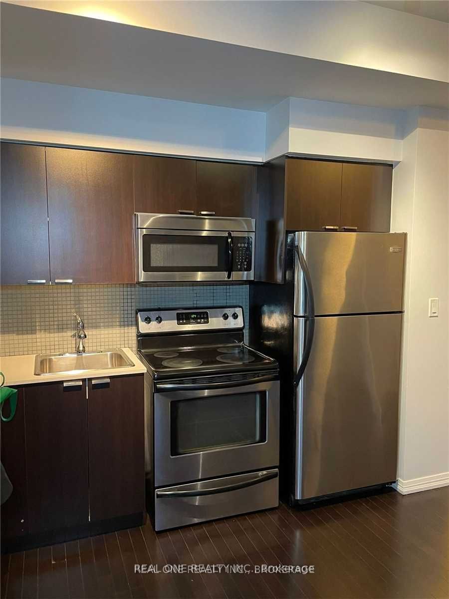 Unit 204 - 35 Hayden Street, Toronto 4
