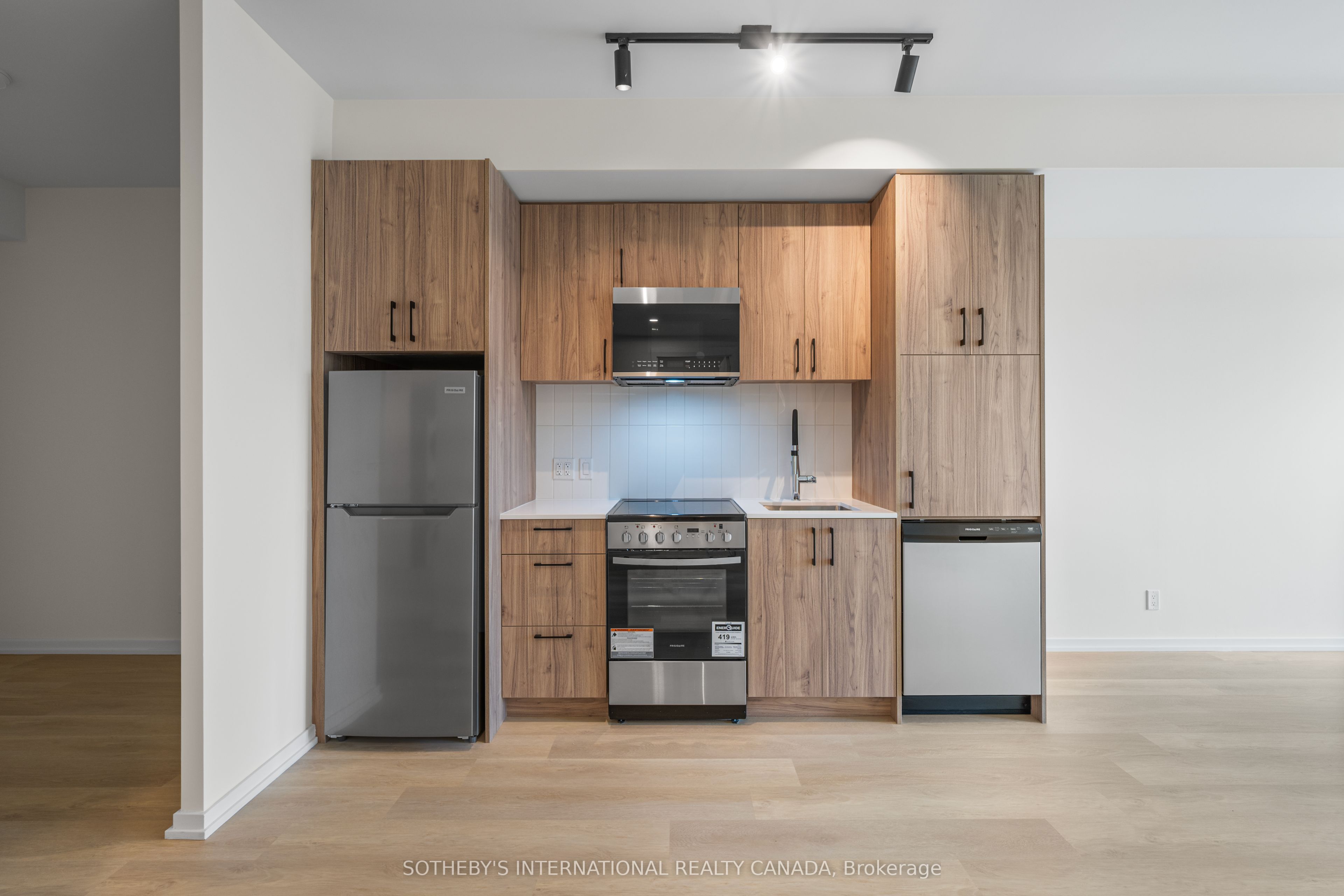 Unit 408 - 109 Erskine Avenue, Toronto 5