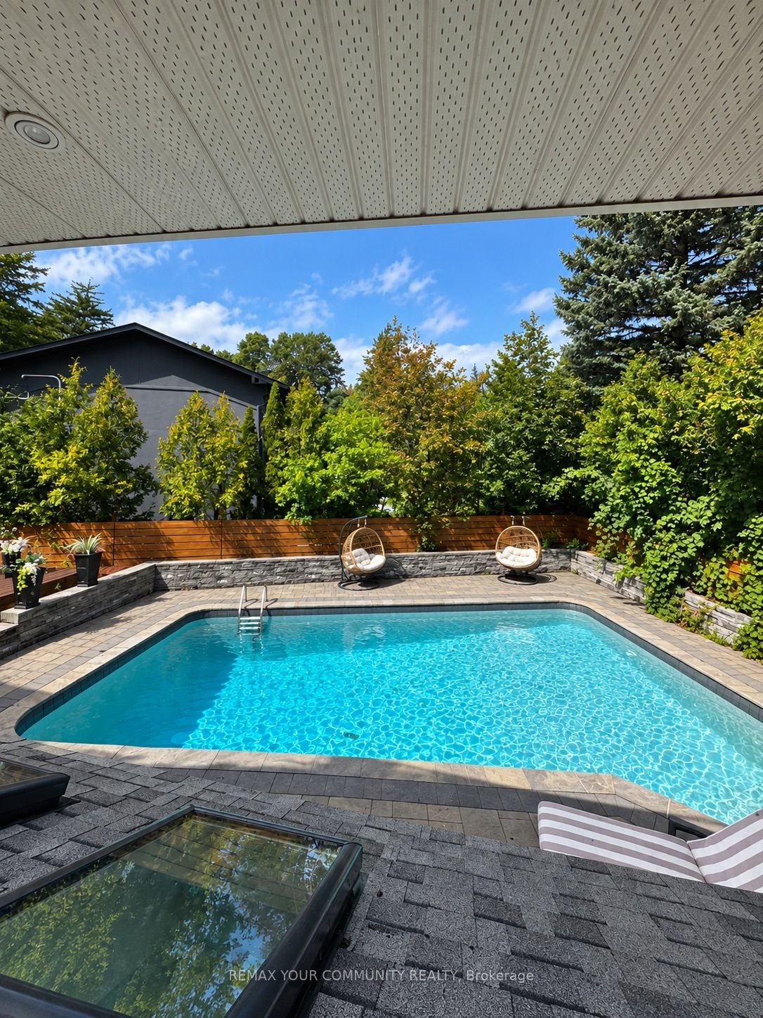 27 Artinger Court, North York 4