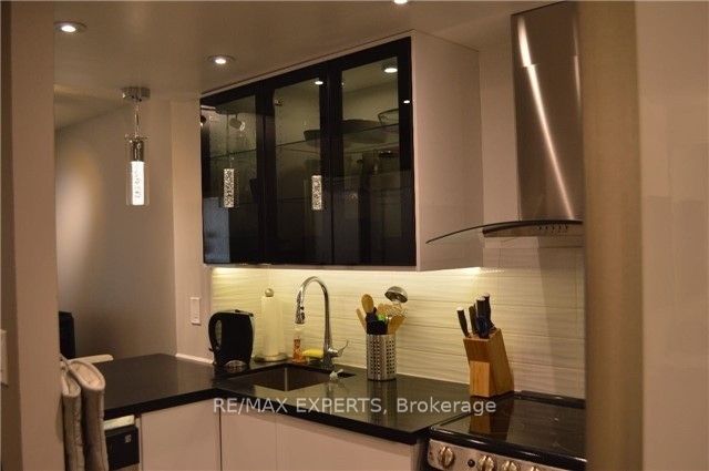 Unit 605 - 717 Bay Street, Toronto 3