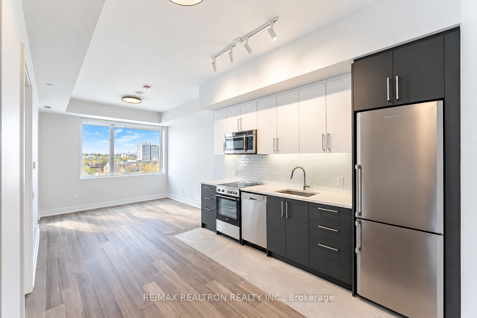 Unit 904 - 664 Spadina Avenue, Toronto 2