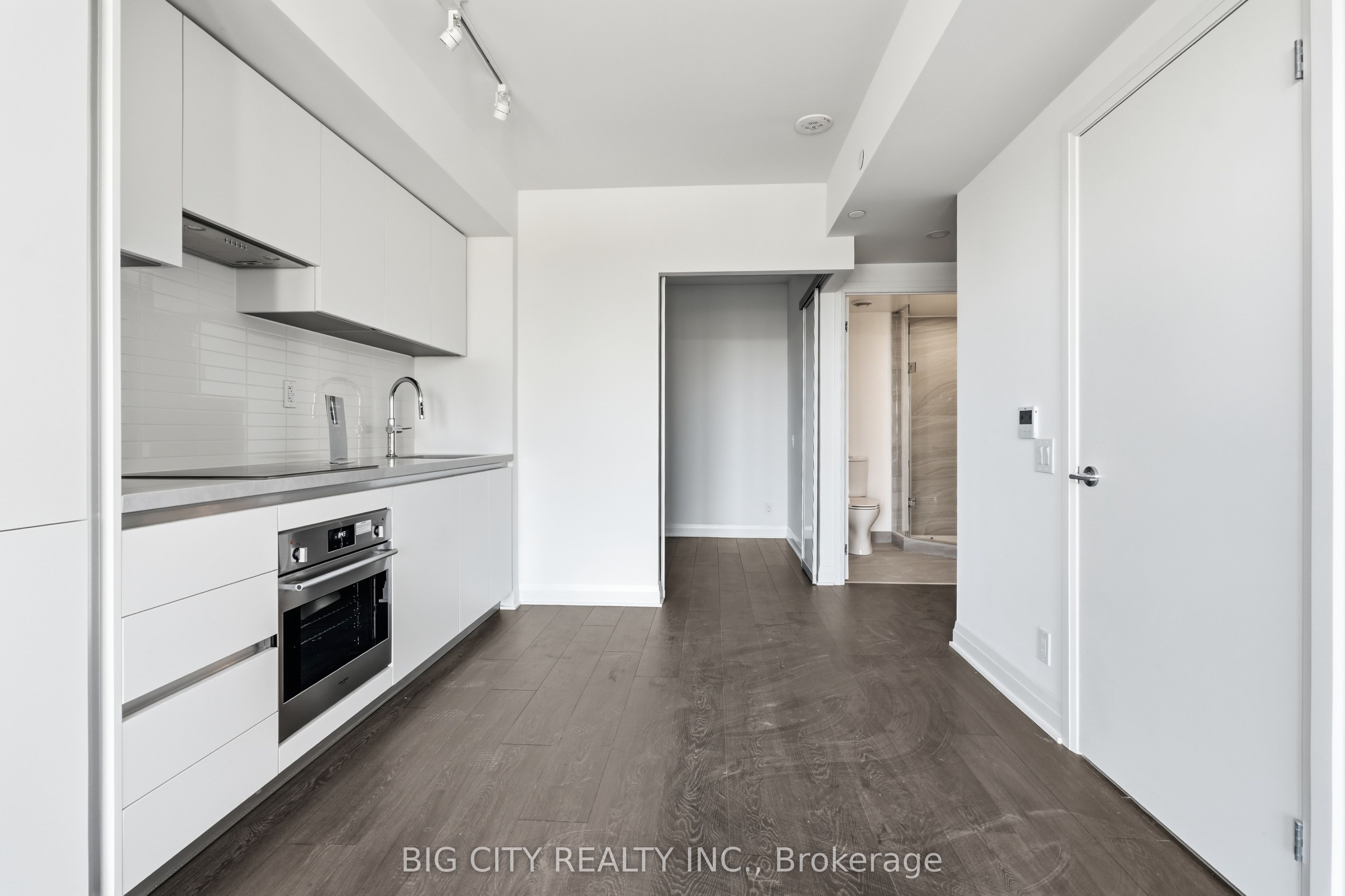 Unit 611 - 25 Frederick Todd Way, Toronto 5
