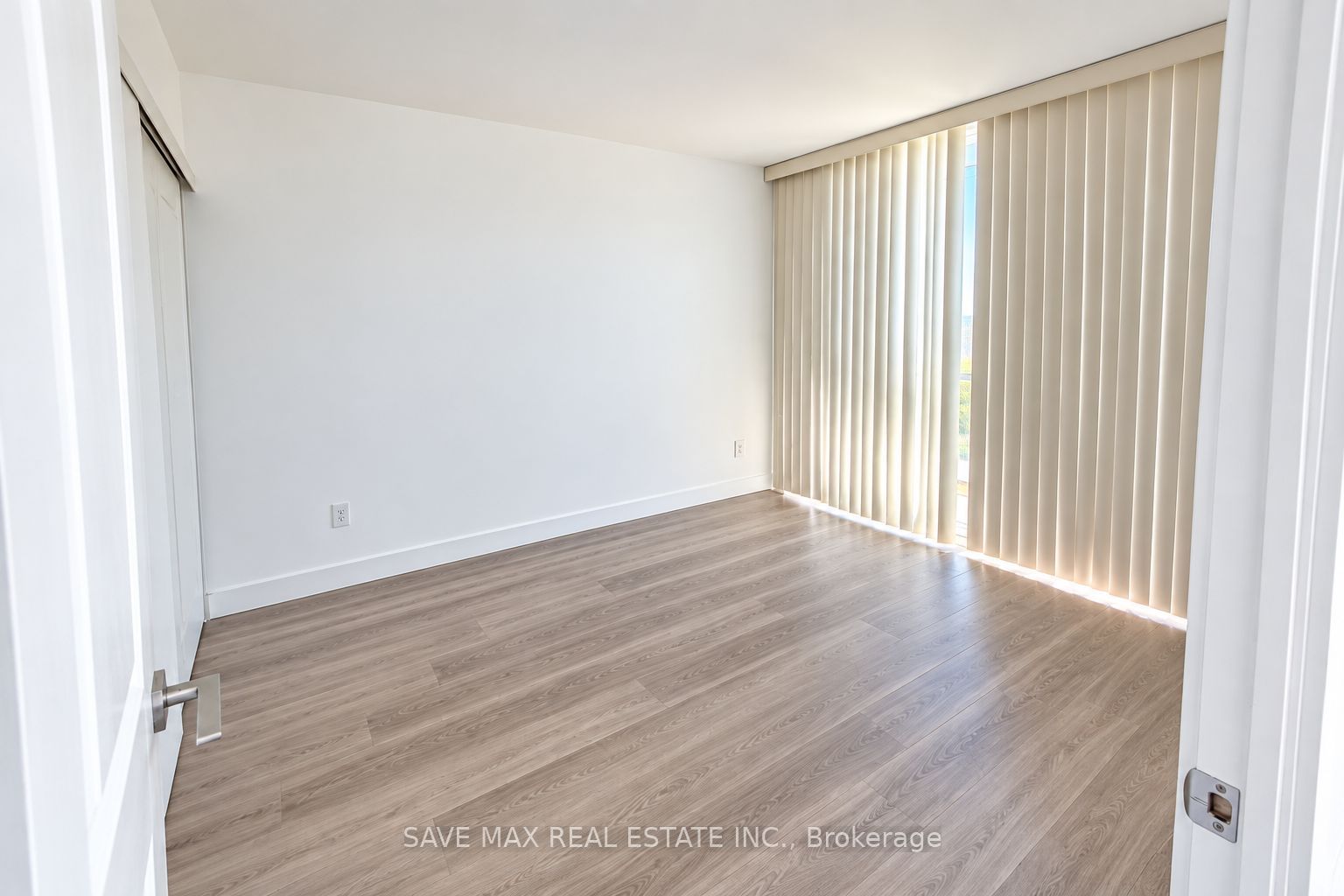 Unit 1033 - 15 Iceboat Terrace, Toronto 4