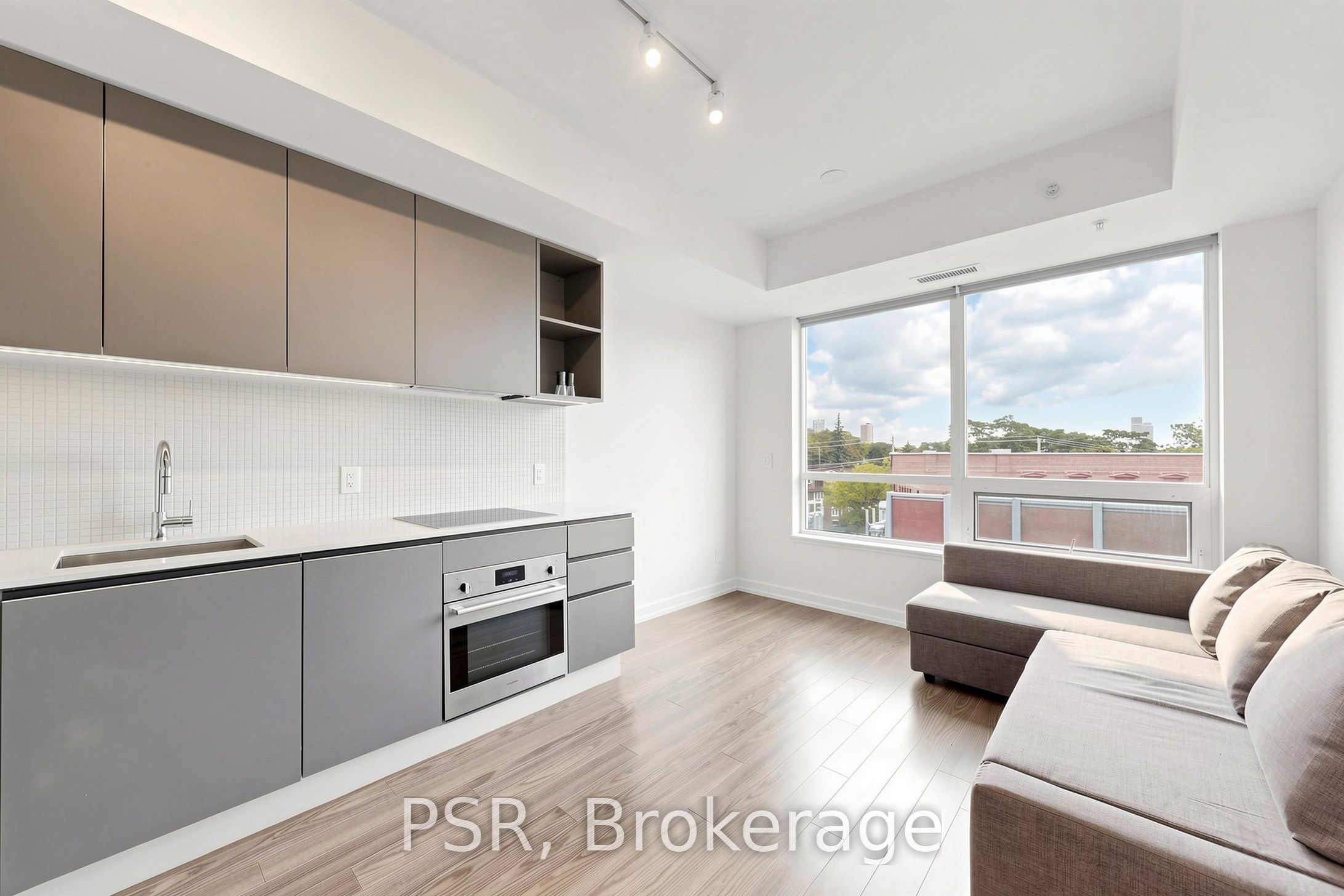 Unit 521 - 377 Madison Avenue, Toronto 4
