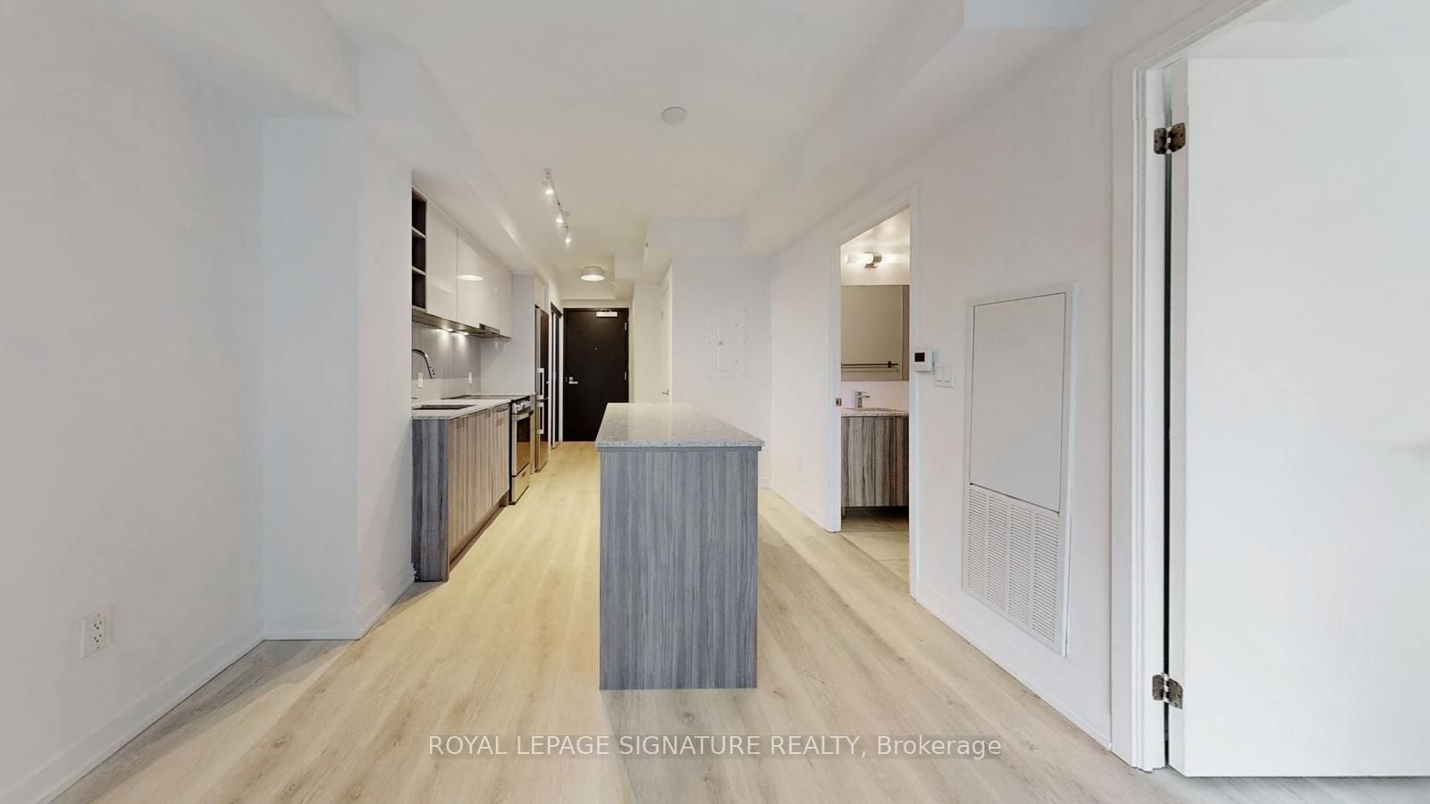 Unit 543 - 31 Tippett Road, North York 4