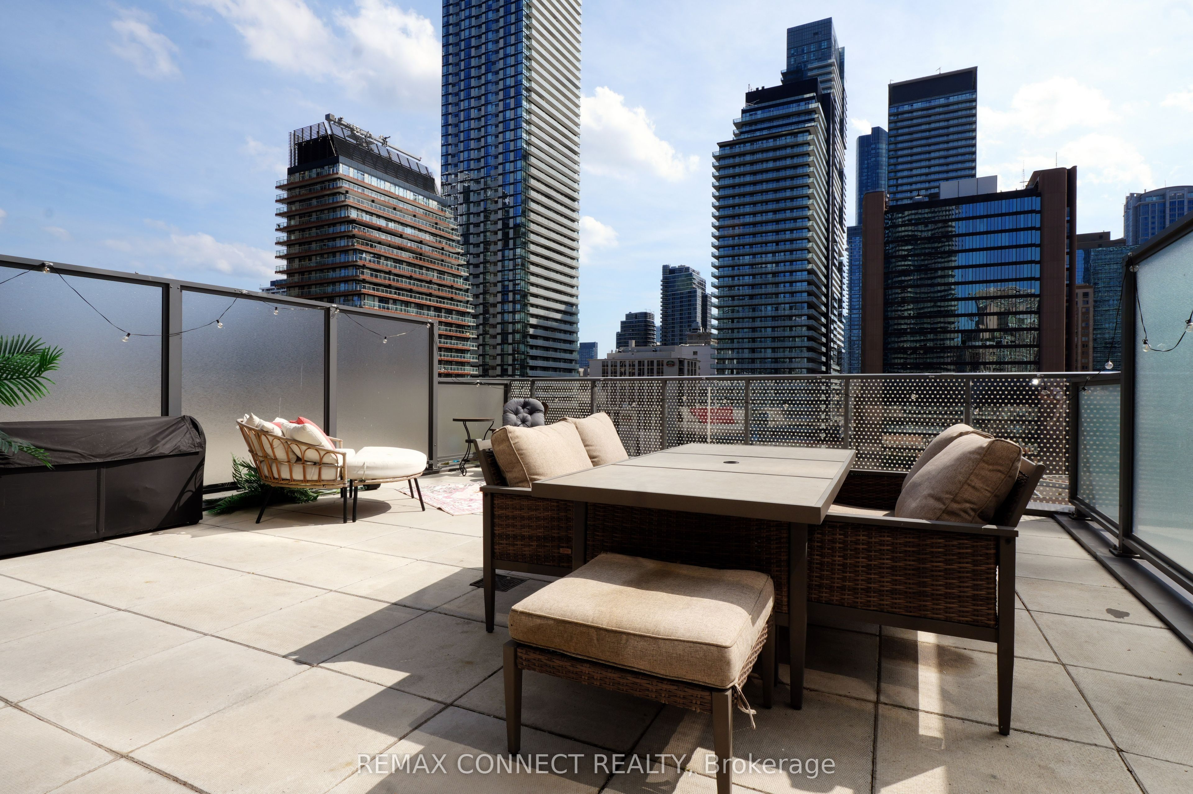 Unit 803 - 11 Wellesley Street W, Toronto 3