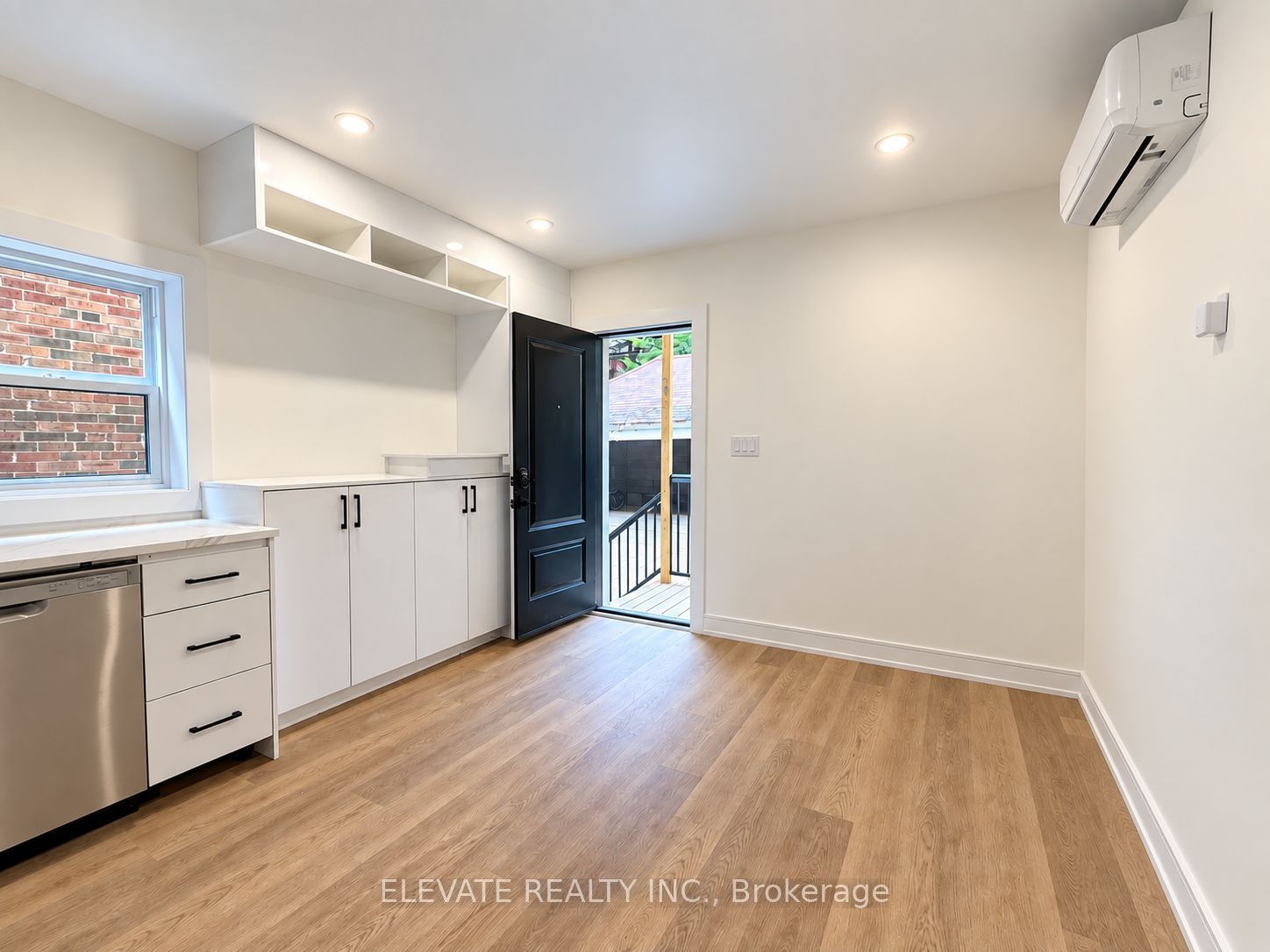 Unit 4 - 76 Burnaby Boulevard, Toronto 2