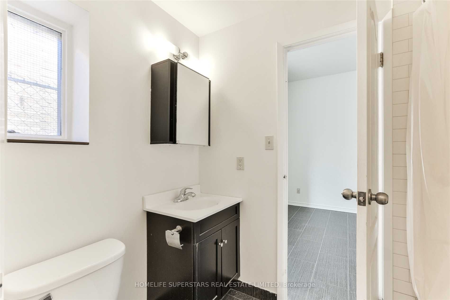 Unit 207 - 38 Kensington Place, Toronto 4