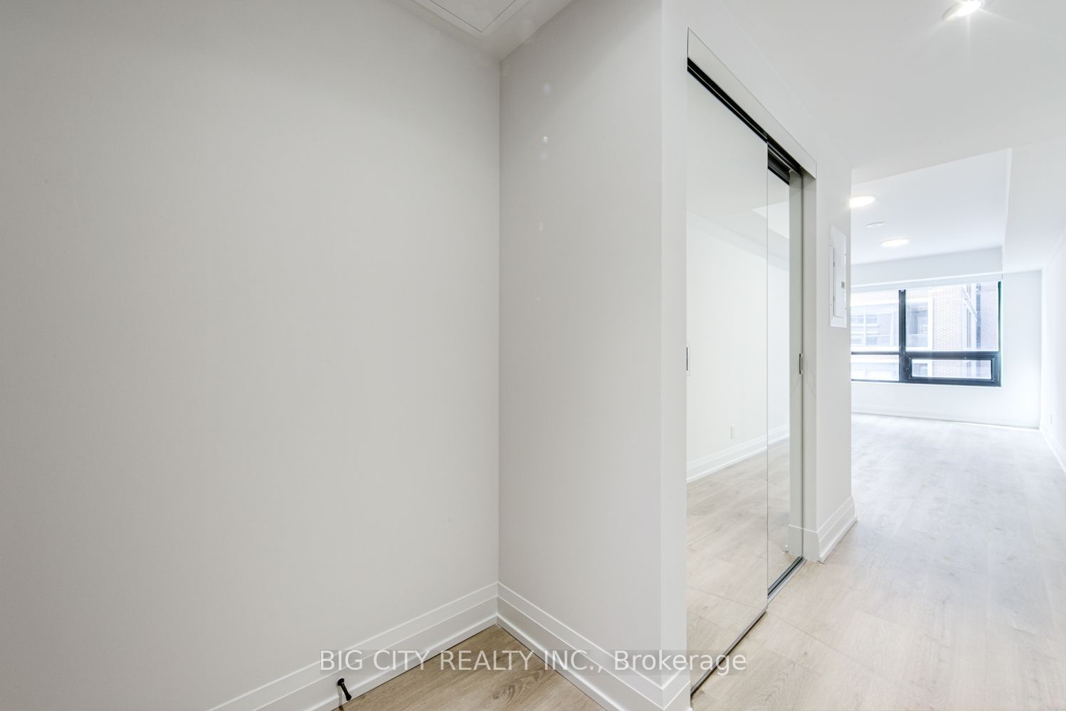Unit 401 - 36 Brentcliffe Road, Toronto 2