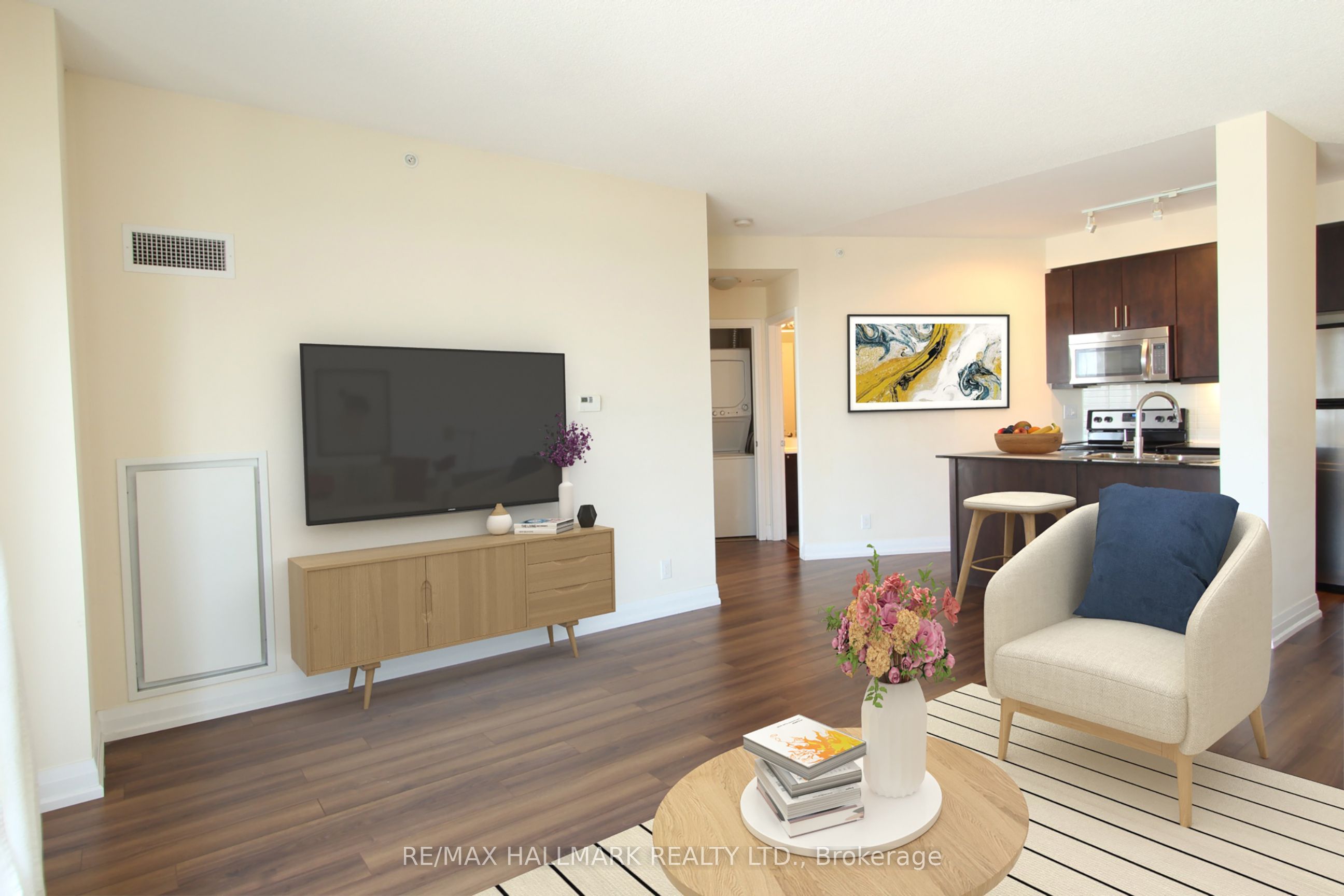 Unit 704 - 85 The Donway W, North York 4