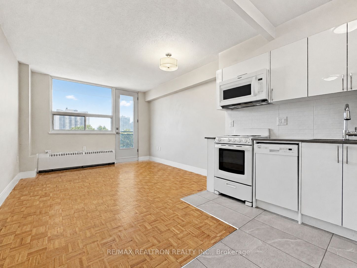Unit 907 - 1500 Bathurst Street, Toronto 2