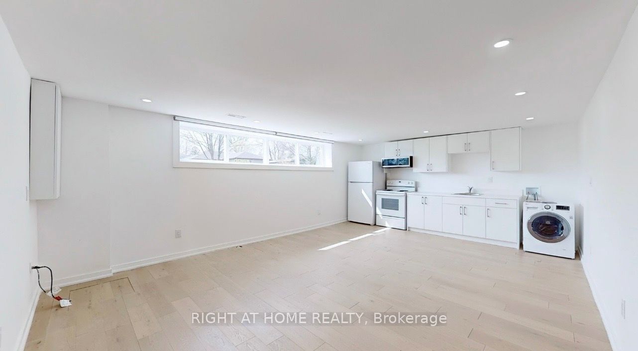 Unit Basement/Studio - 118 Clifton Avenue, North York 4