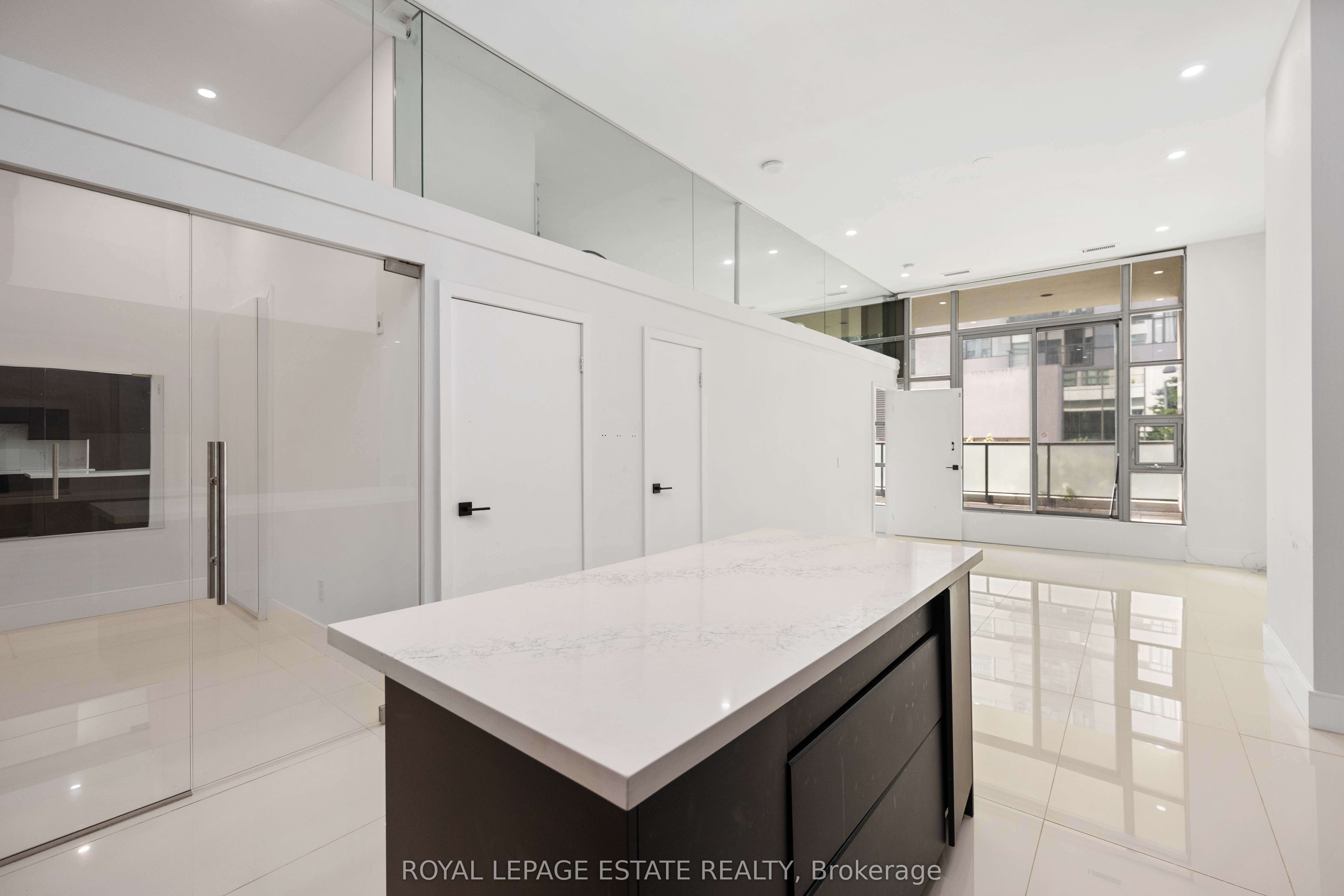 Unit 127 - 637 Lake Shore Boulevard W, Toronto 4