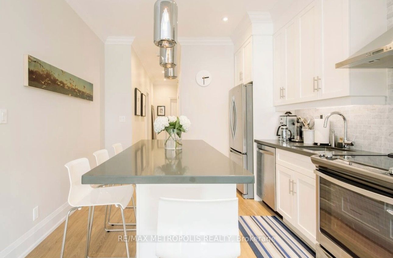 Unit Main Floor - 72 Grace Street, Toronto 4