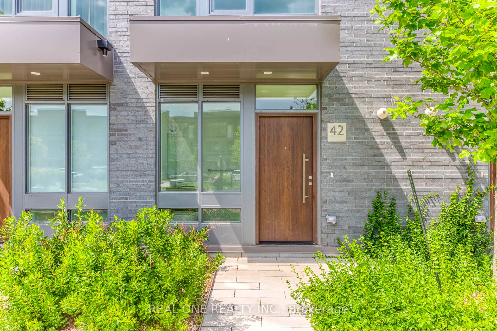 42 Sonic Way, Toronto 2