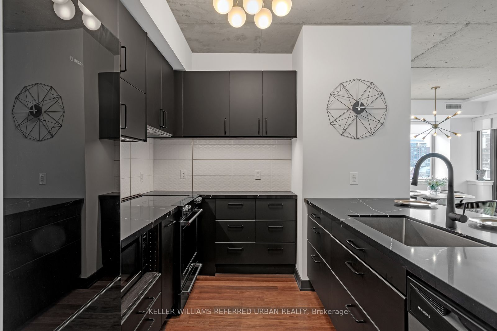 Unit 710 - 400 Wellington Street W, Toronto 4