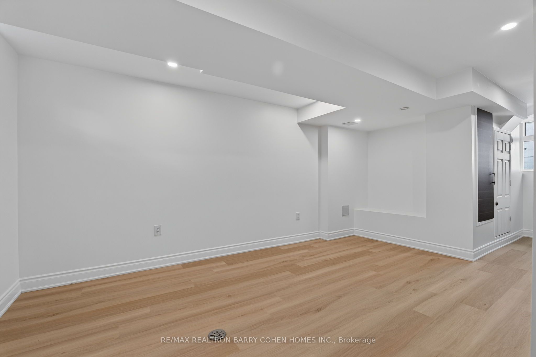 Unit Lower - 371 Howland Avenue, Toronto 4