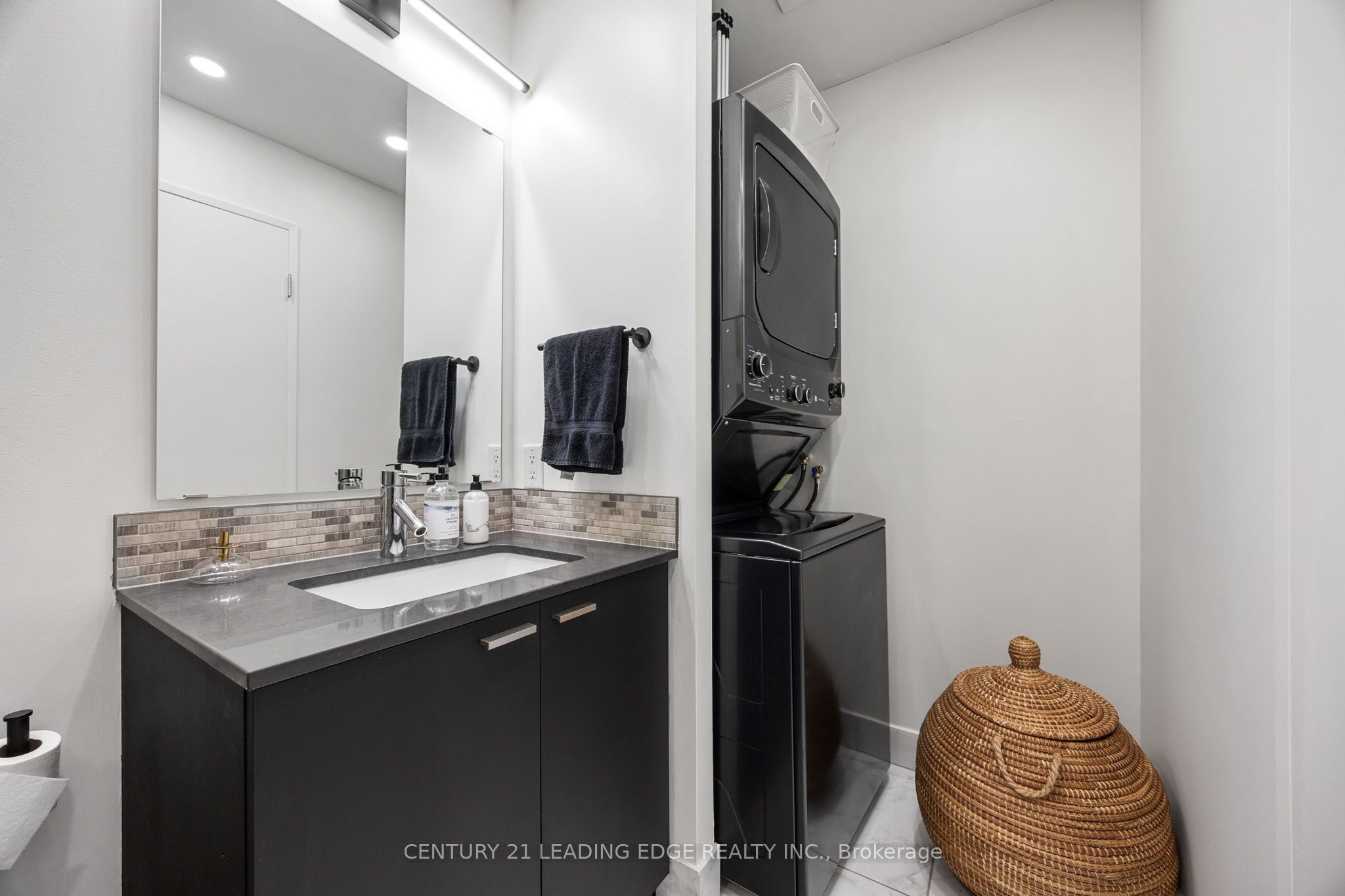 Unit 903 - 333 Adelaide Street E, Toronto 5