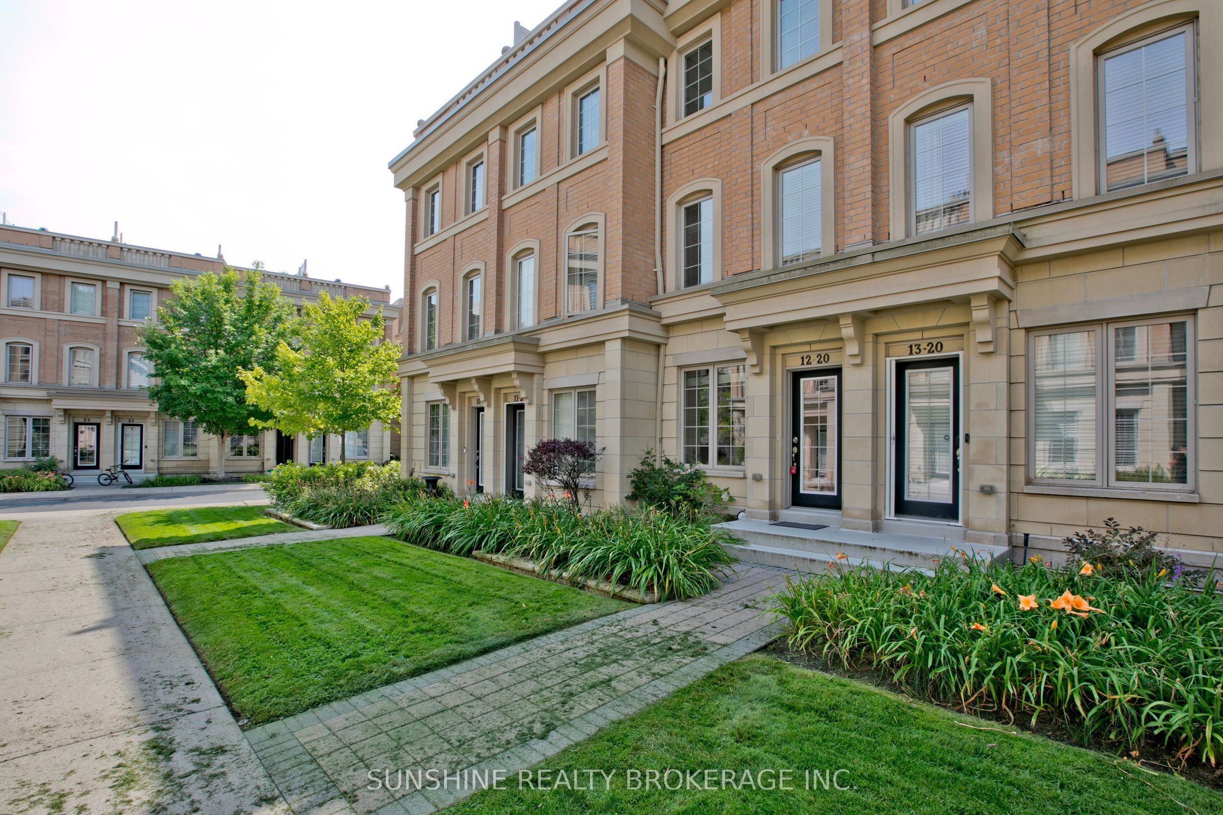 Unit 12 - 20 Hargrave Lane, North York 2