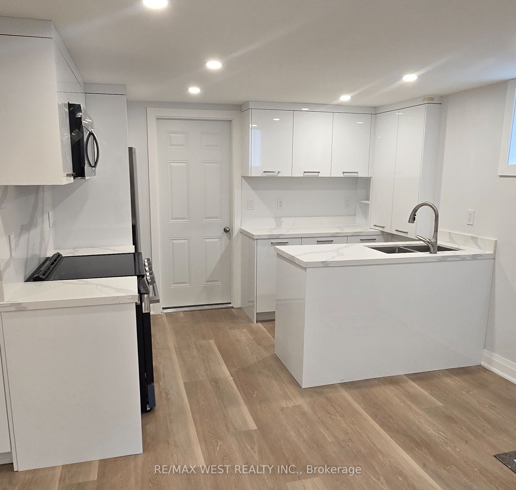 Unit Basement - 82 Madawaska Avenue, North York 5