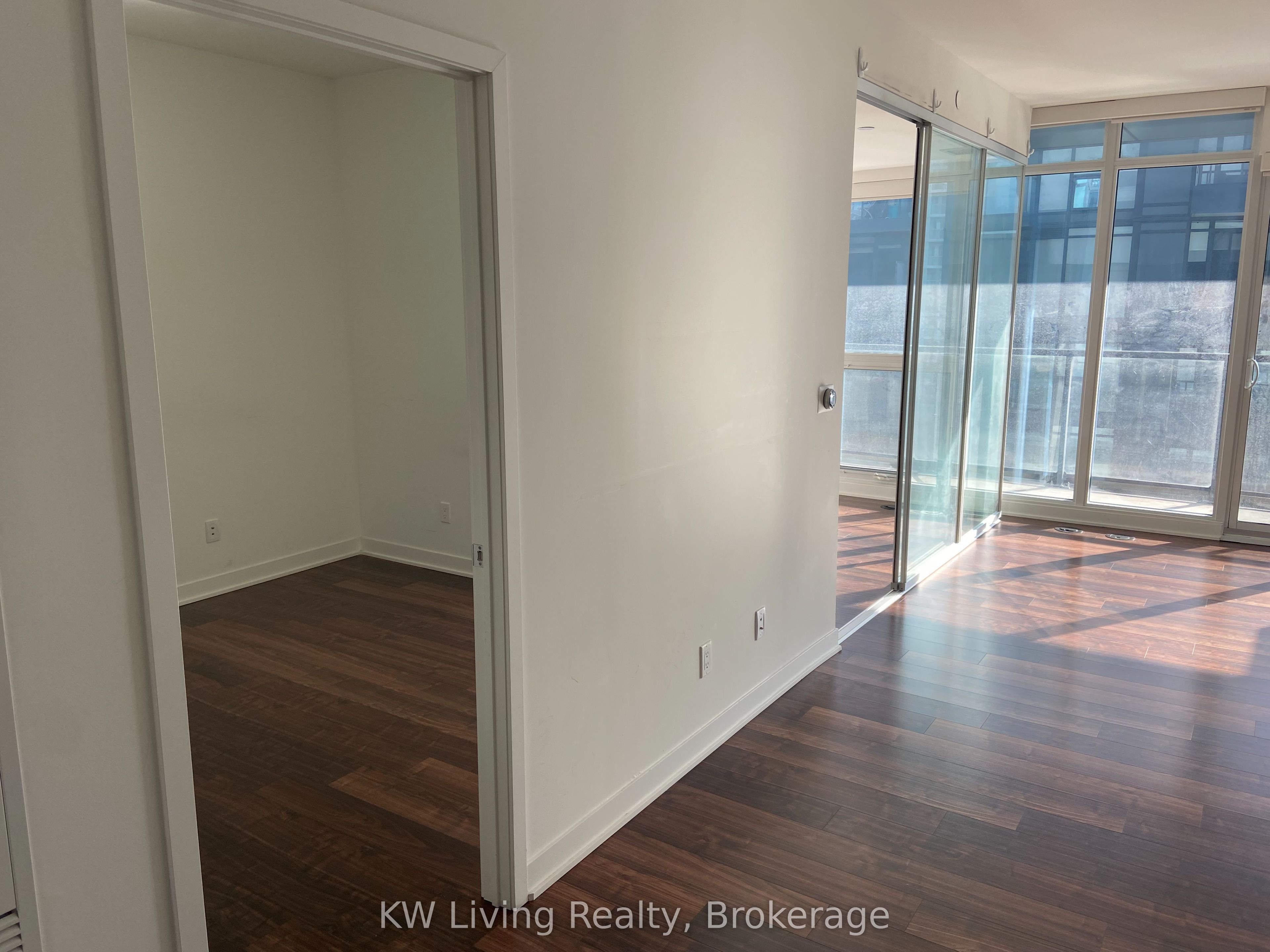 Unit 908 - 90 Queens Wharf Road, Toronto 4