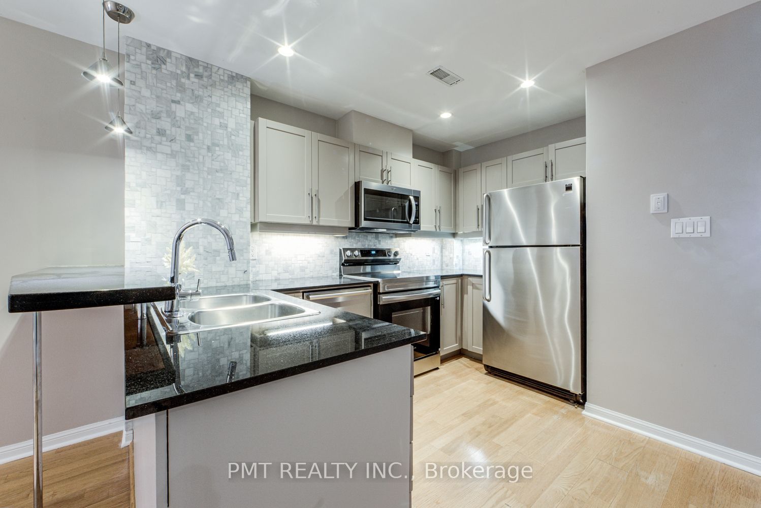 Unit 23 - 11 Niagara Street, Toronto 4