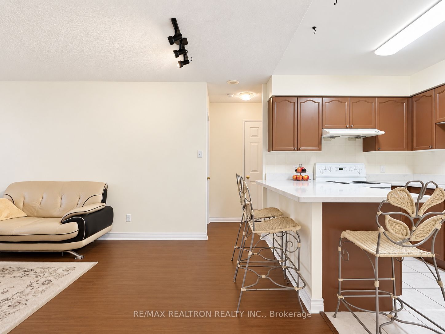 Unit 511 - 256 Doris Avenue, North York 4