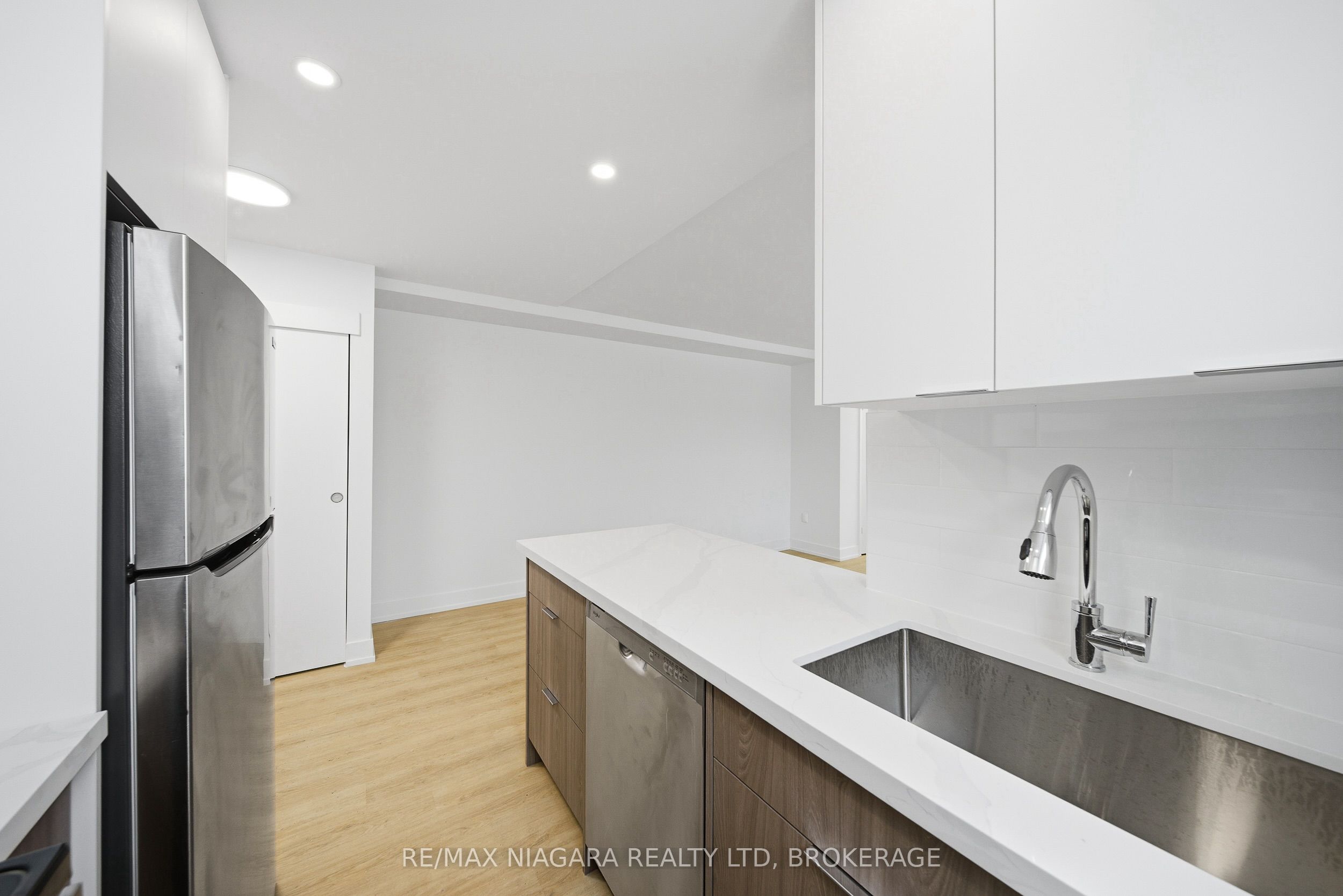 Unit Unit B - 993 O'connor Drive, Toronto 5