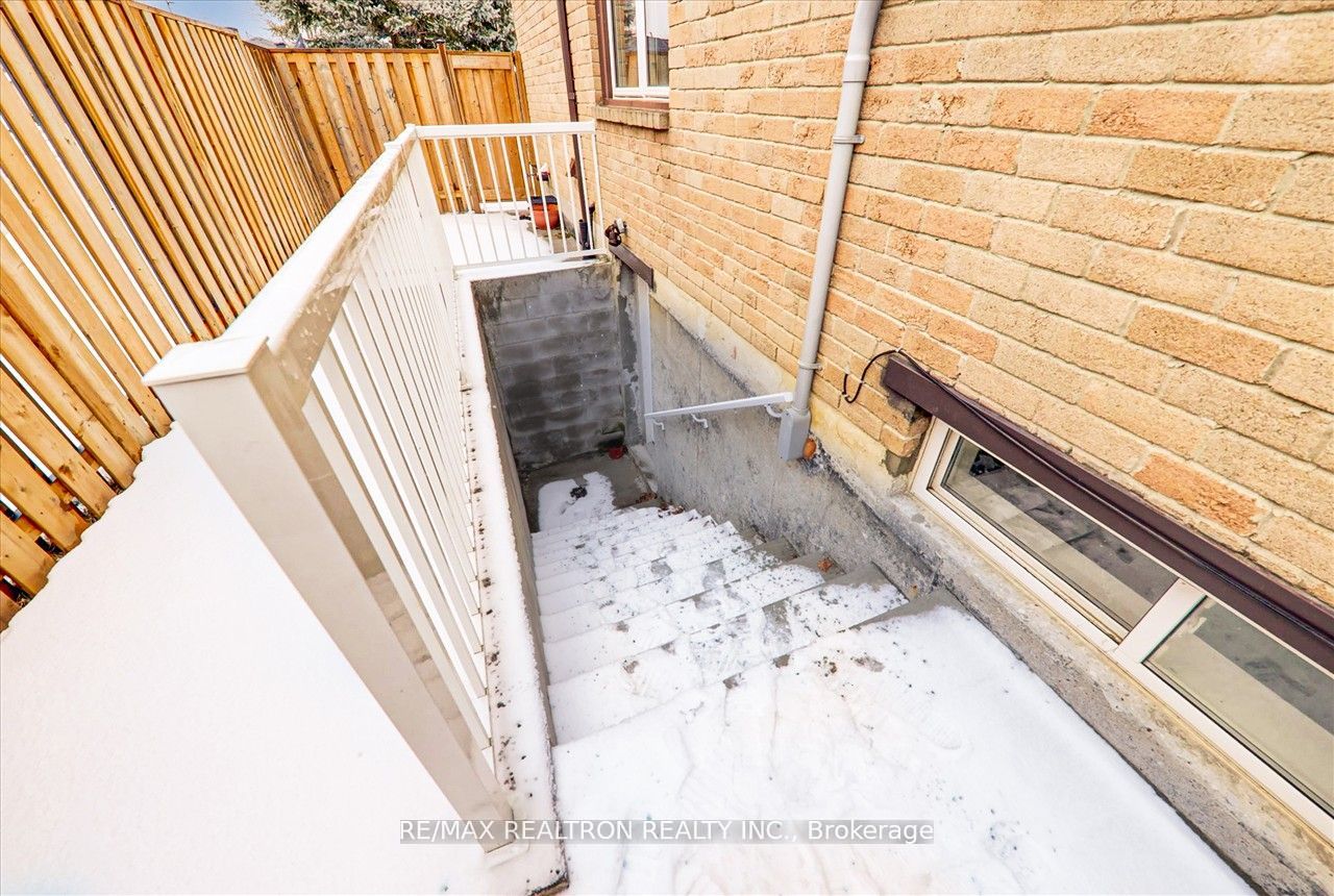 Unit BSMT - 635 BECKWORTH Square, Pickering 3