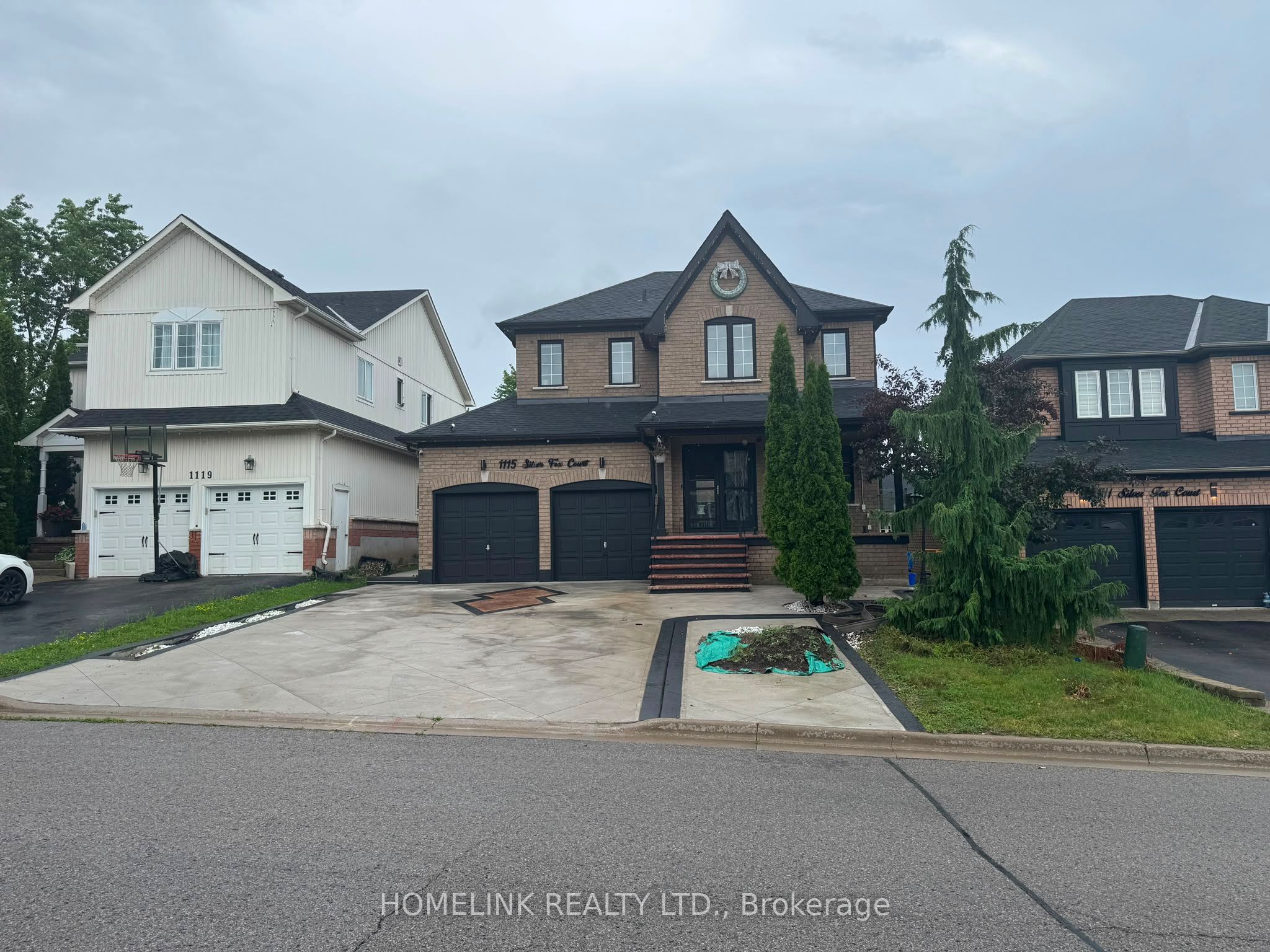 1115 Silverfox Court, Oshawa 2