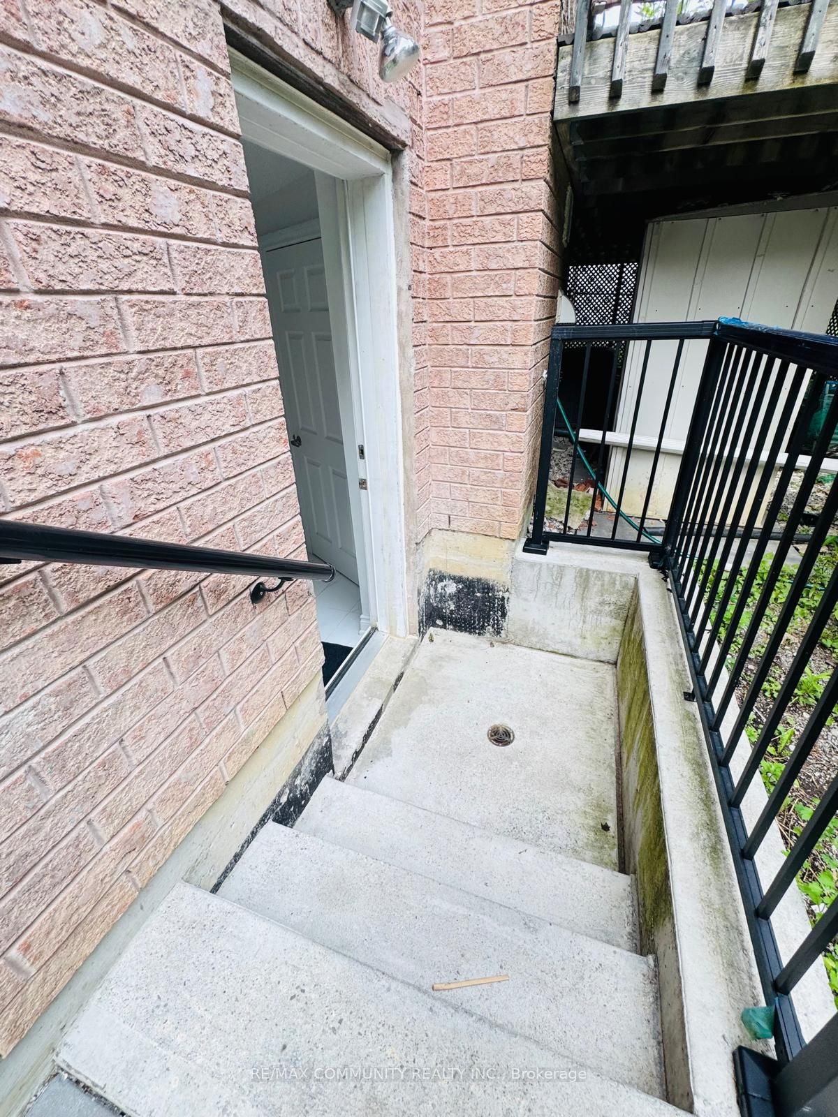 933 Red Deer Avenue, Oshawa 4
