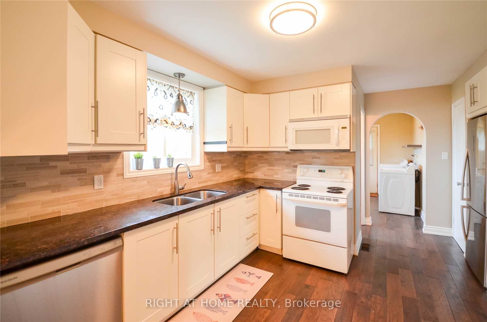 11 Kinnison Court, Ajax 4