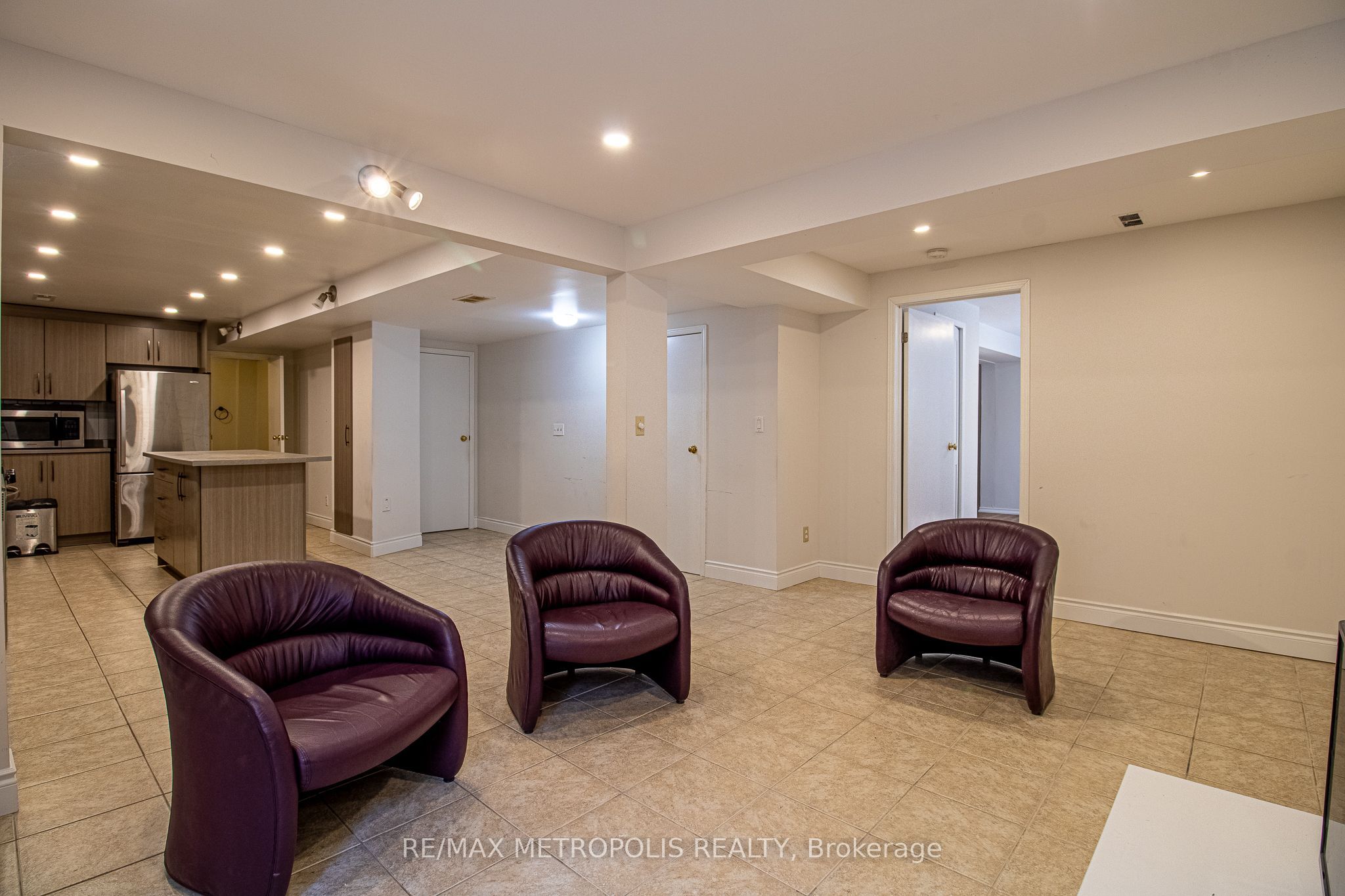 Unit Basement - 507 Charnwood Court, Pickering 3