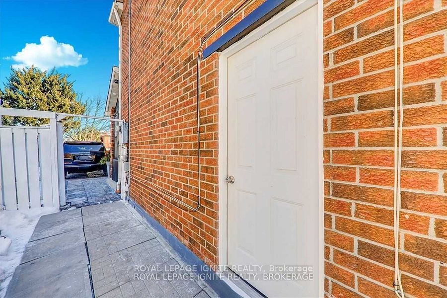 Unit Bsmt - 32 Lansbury Drive, Scarborough 4