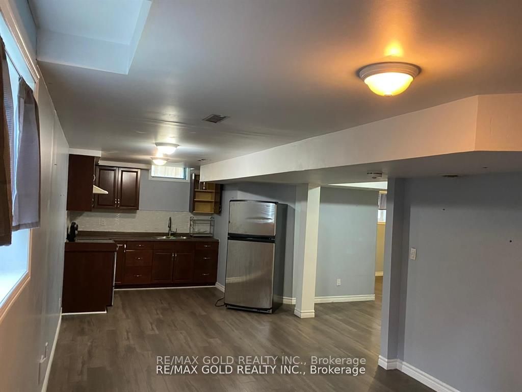 Unit Bsmt - 27 Middlecote Drive, Ajax 3