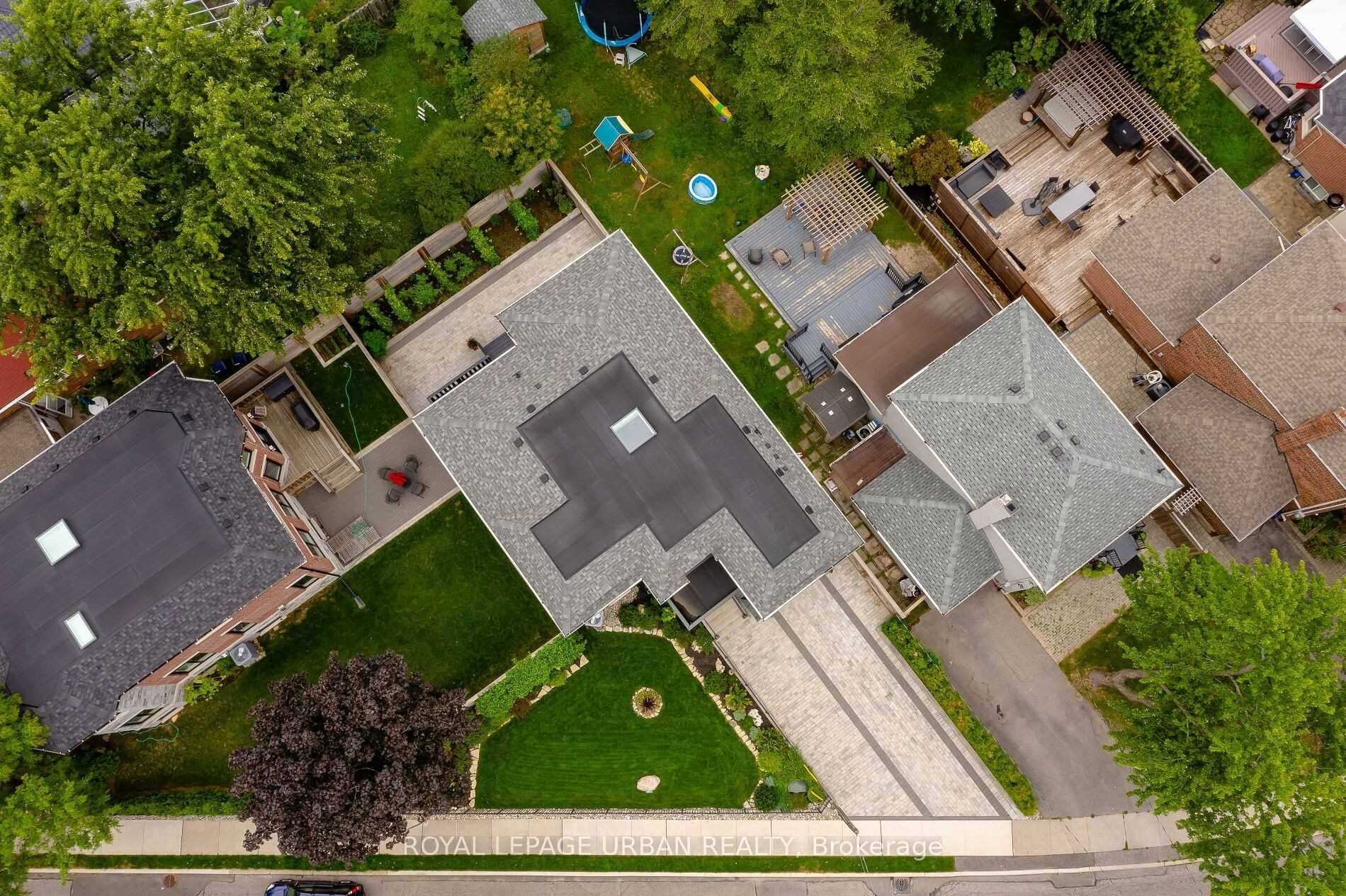 70 Parkview Hill Crescent, Toronto 3